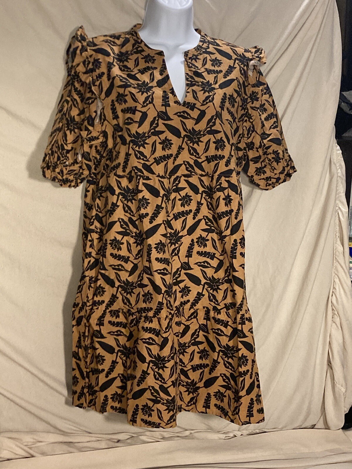 GOODTHREADS MEDIUM Linen Cotton Elbow Sleeve Split Neck Dress, Tan Block Floral
