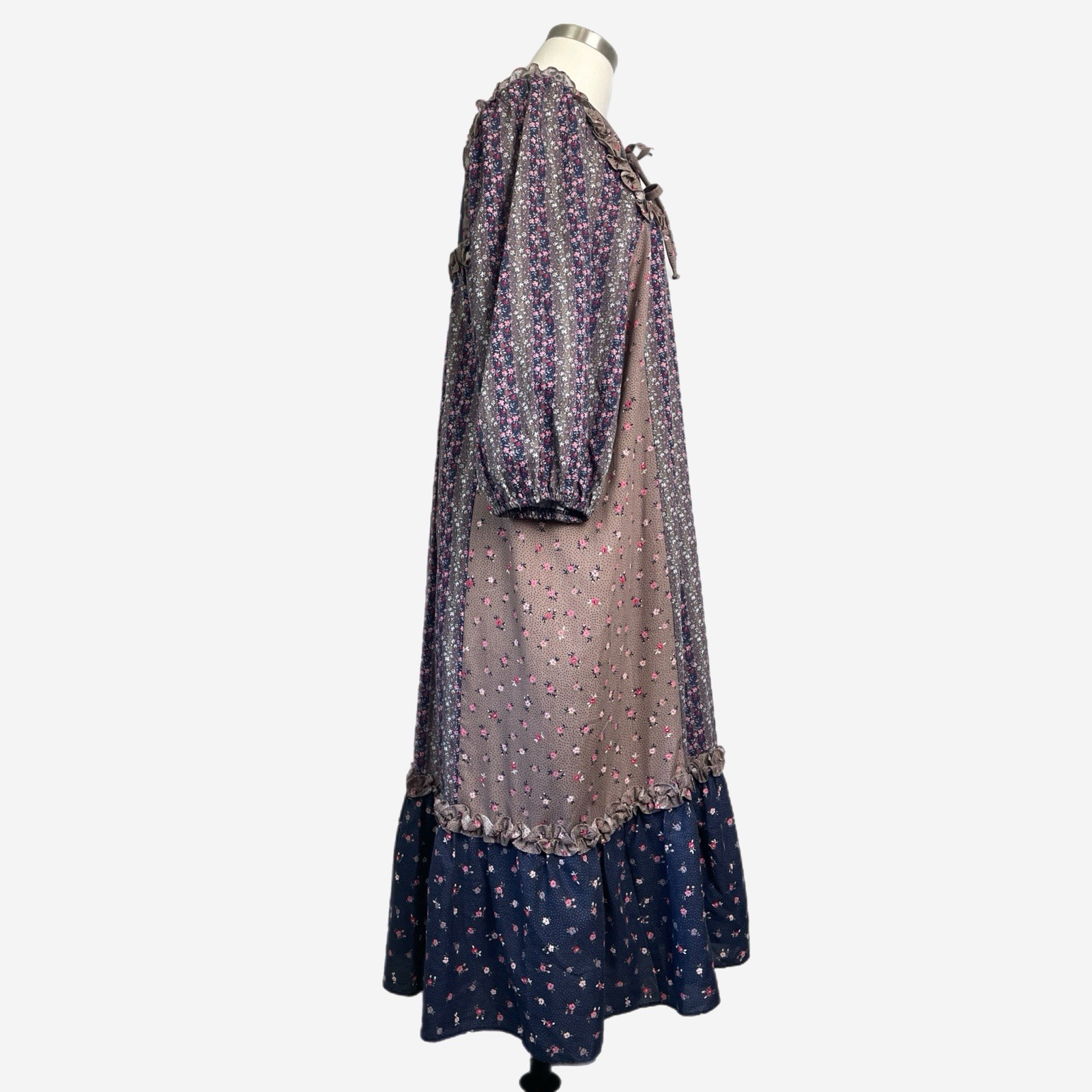 Vintage 60s/70s Two Ems Prairie Mixed Ditsy Floral Ruffle dress Cottagecore M/L