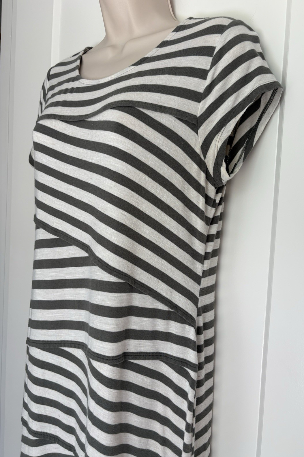 Chico’s 0 Small Dress Grey White Stripe Diagonal Tiers TShirt Style Cap Sleeves