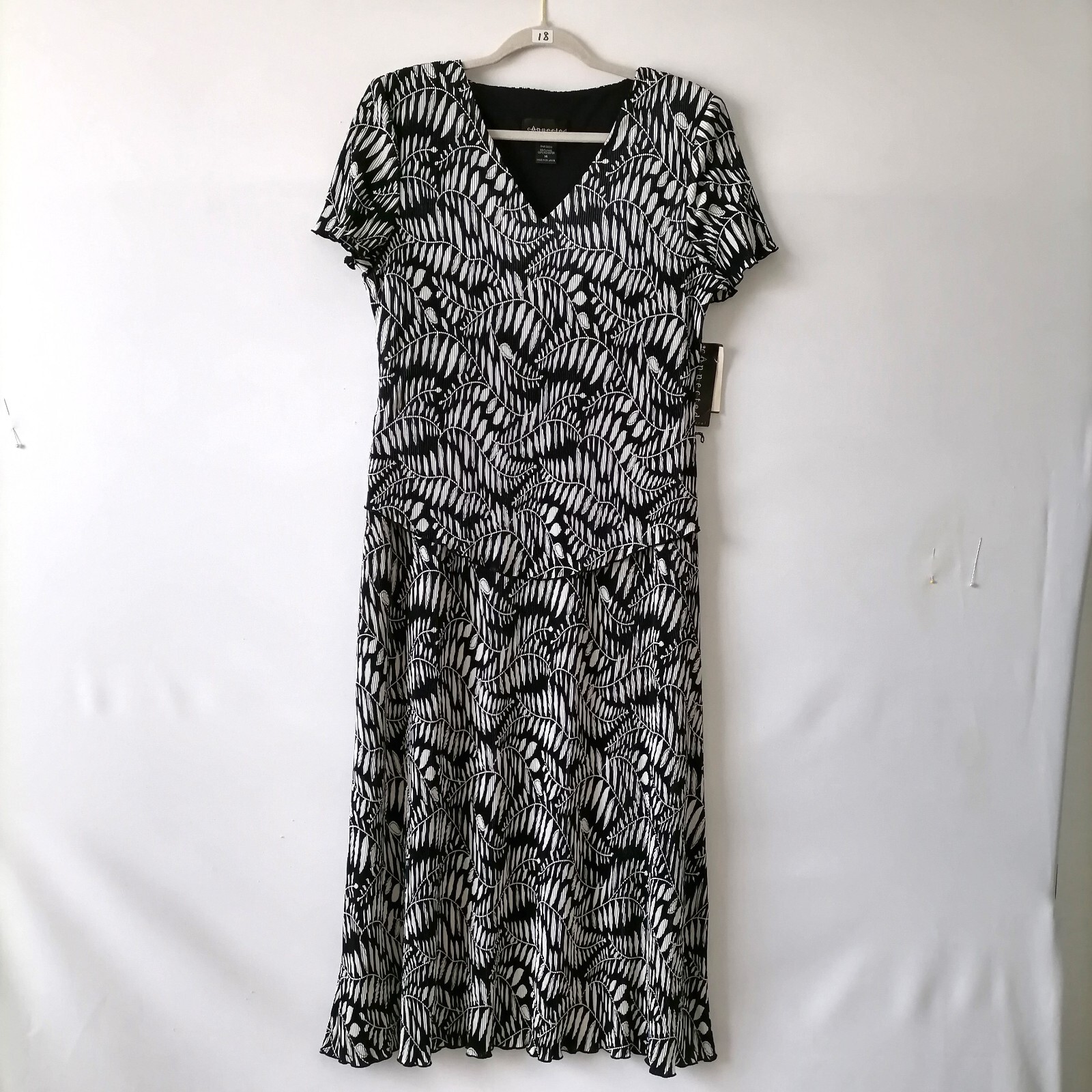 NWT Connected Apparel Womens Black V-Neck Leaf Print Midi Dress Size 14