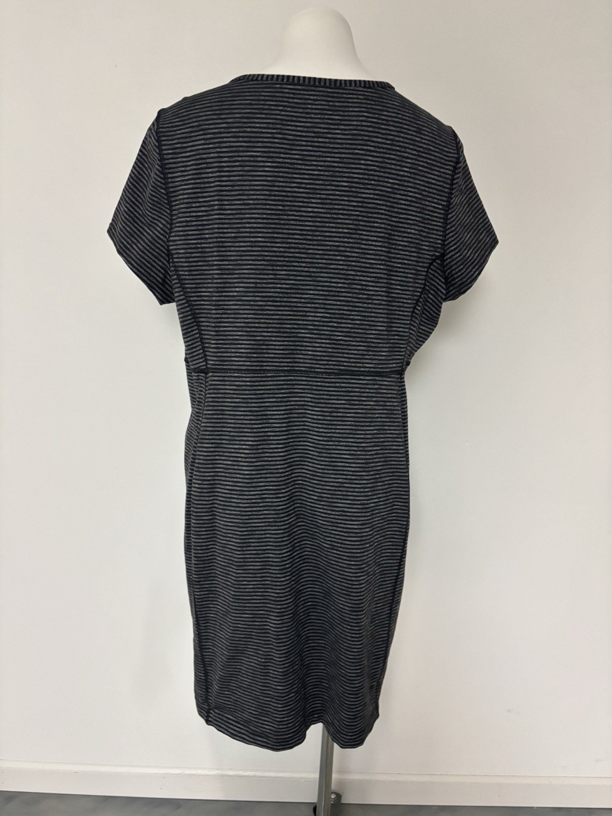 Duluth Trading Co black and gray striped short sleeve Spandex Women’s dress Xxl