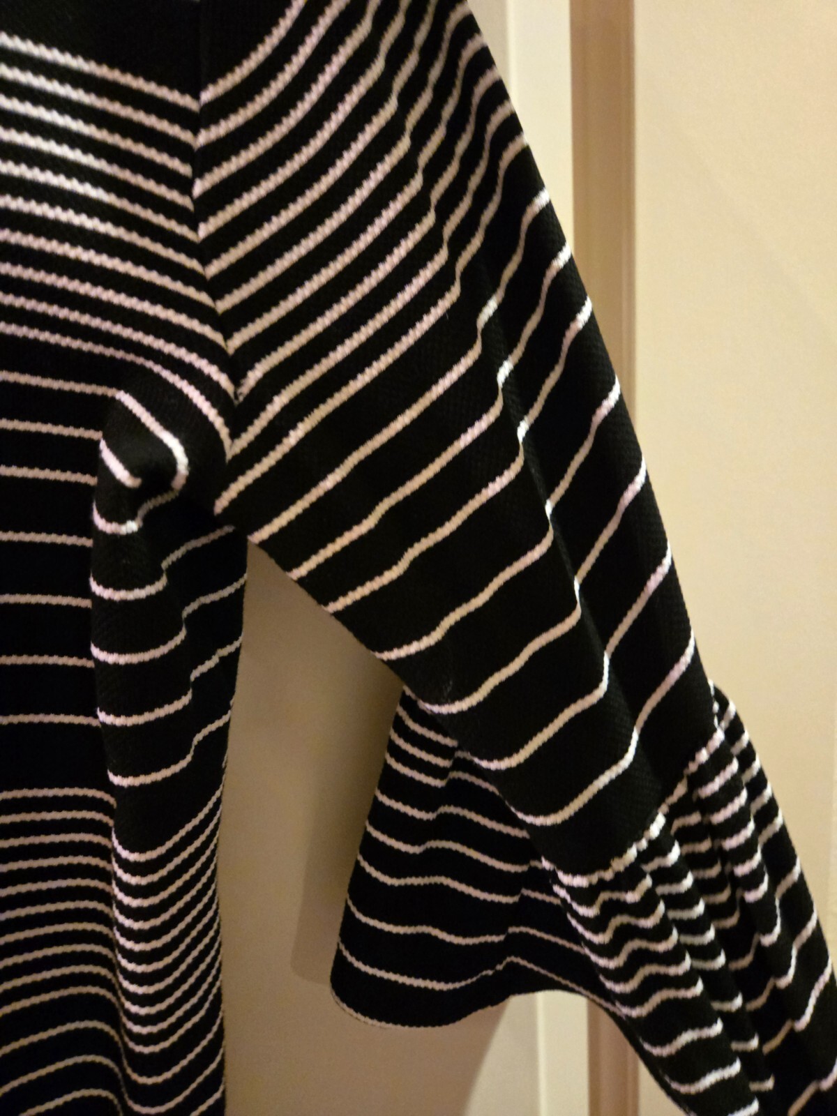 Max Edition knit dress Medium black and white, comfortable and classic