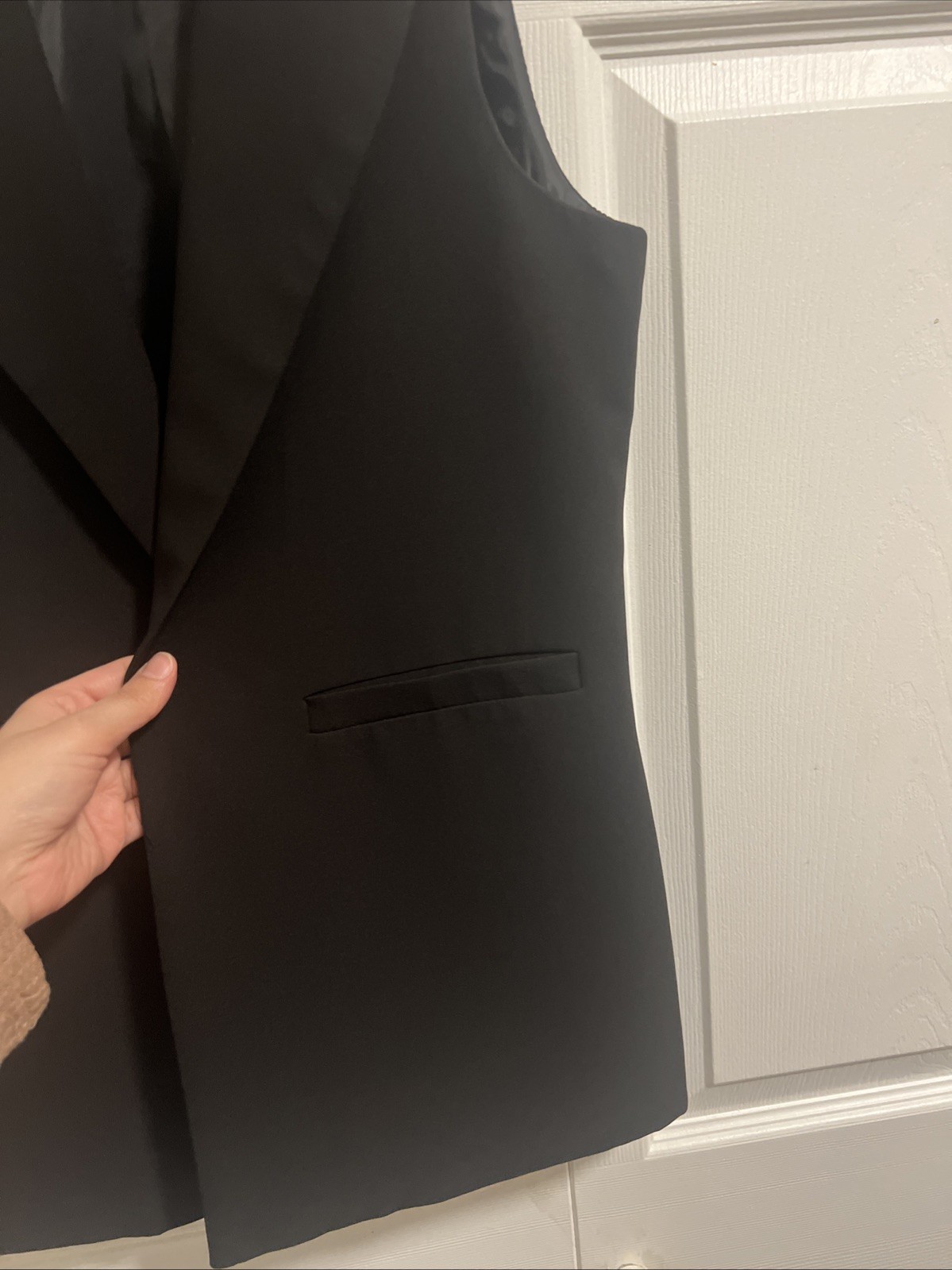 Classic and elegant in black, very beautiful to wear, for casual or formal