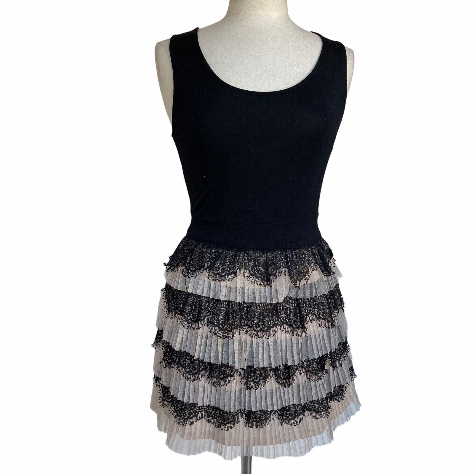 ALYTHEA Dress Womens Size M Black Sleeveless Tiered Lace Casual