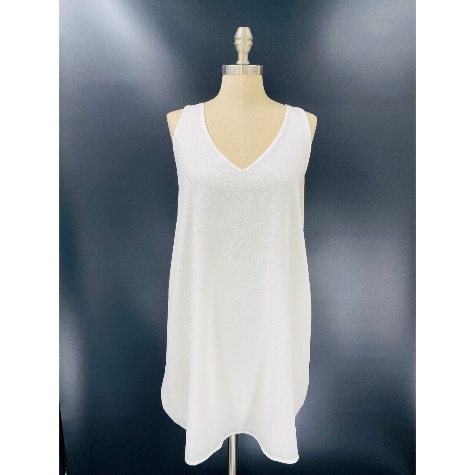Nordstrom Women’s Dress Medium White Cape V-neck Sleeveless Boss Lady Crisp NEW