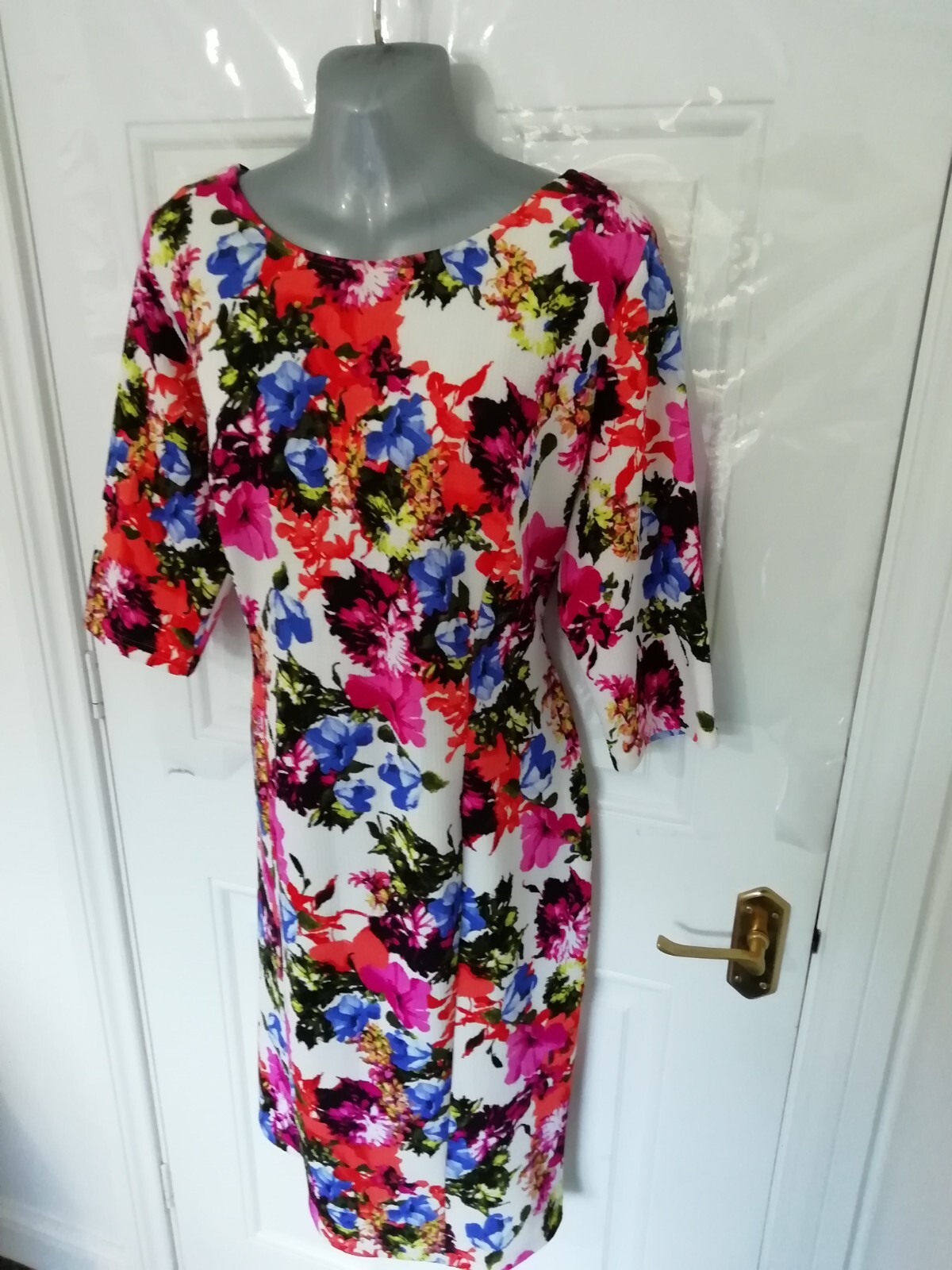 Lorraine JD Williams Size 18 White Multi Floral Textured Stretchy Dress Back Zip