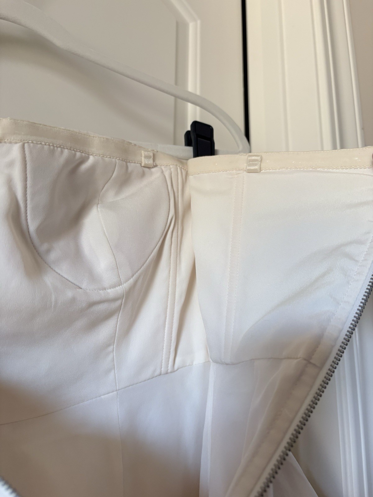 BCBGMAXAZRIA White Strapless Beaded Mini Dress Boned Solid Size 2