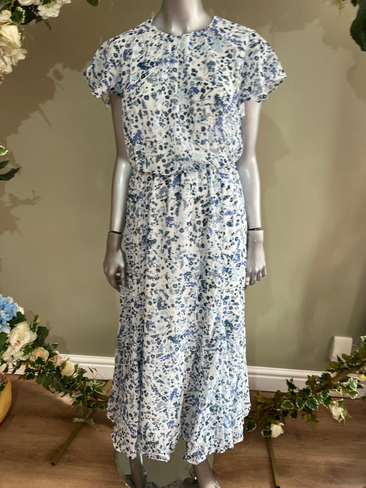 JD WILLIAMS Maxi Dress Womens Size 12 White Blue Floral Chiffon Lined NEW