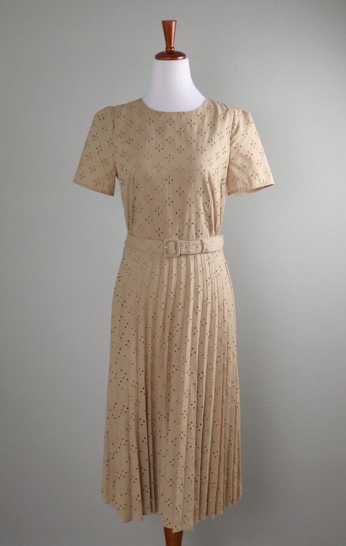 ANN TAYLOR $129 Beige Khaki Embroidered Eyelet Belted Pleated Dress Size 2