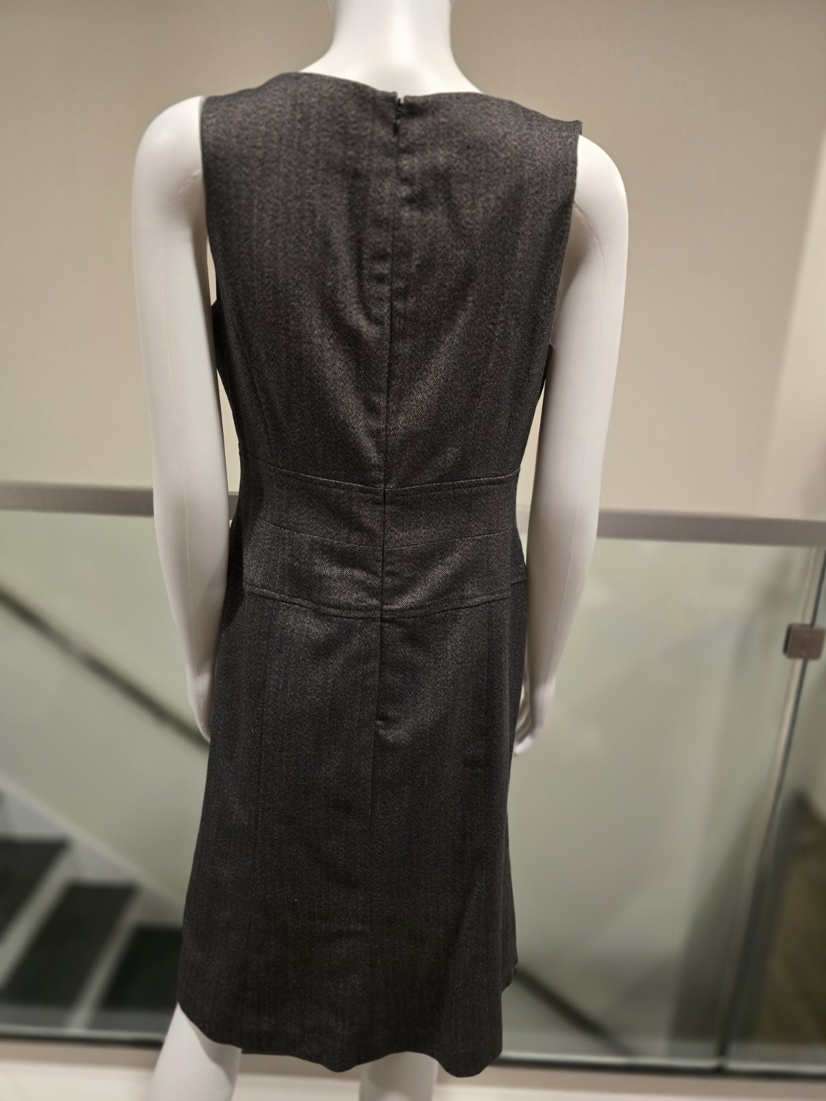 AK Anne Klein Gray Herringbone Round Neck Sheath Knee Dress Zip Polyester 6