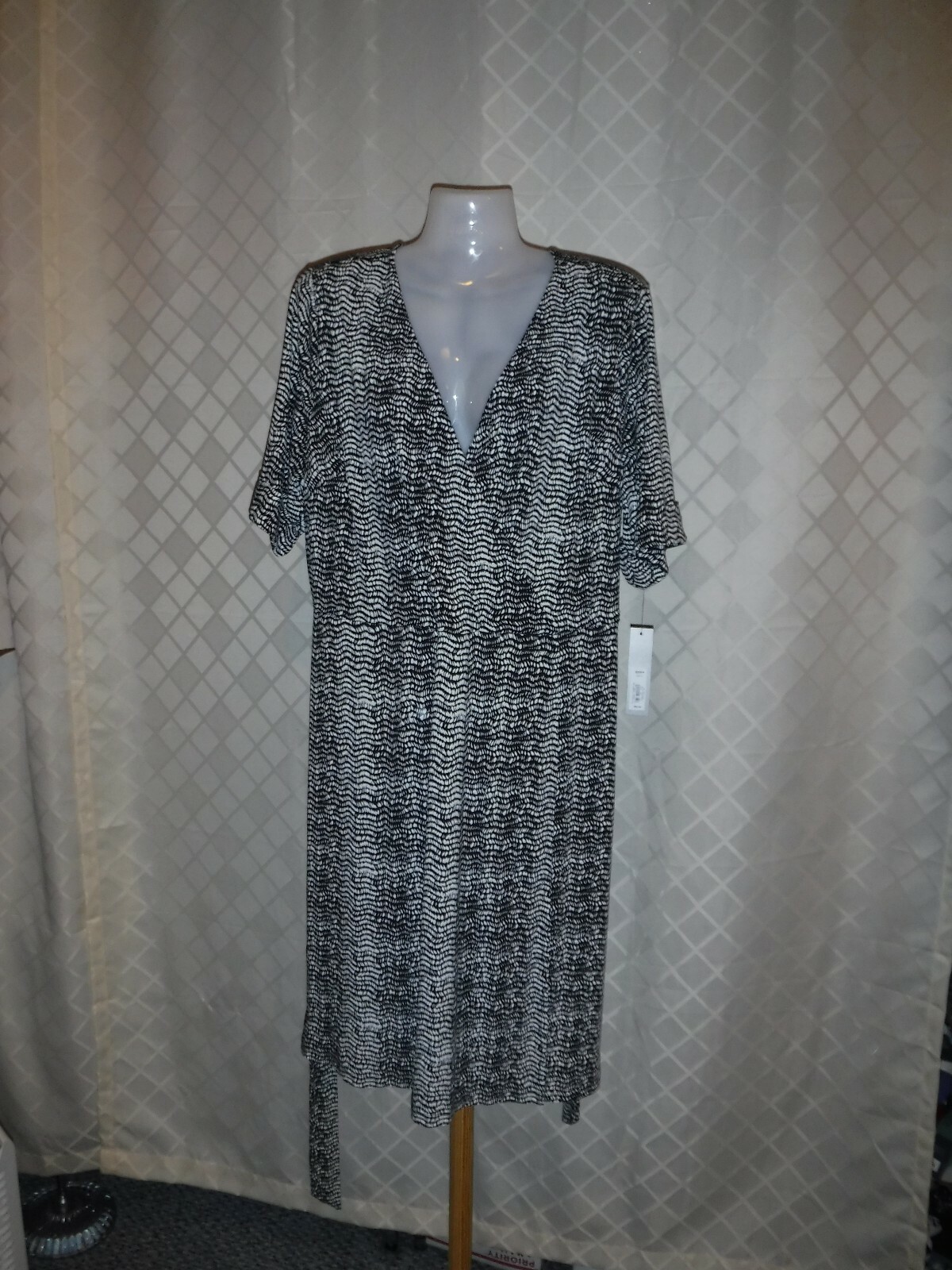 Size Plus Short Sleeve Belted Dress 1X APT.9 Black & White 96% polyester 4% span