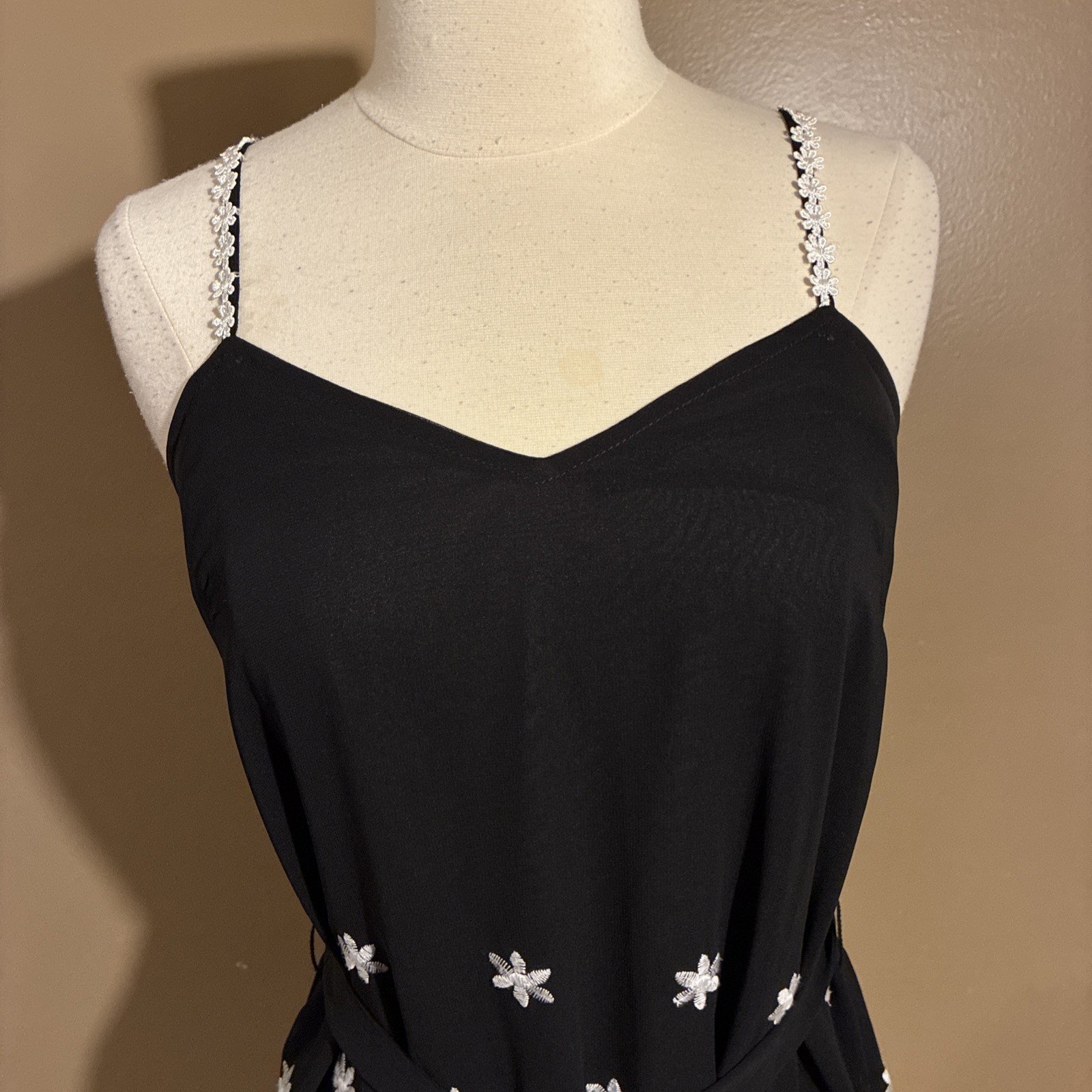 Miami Embroidered Floral Black White Scalloped Hem Sun Dress w/Tie Belt, S.