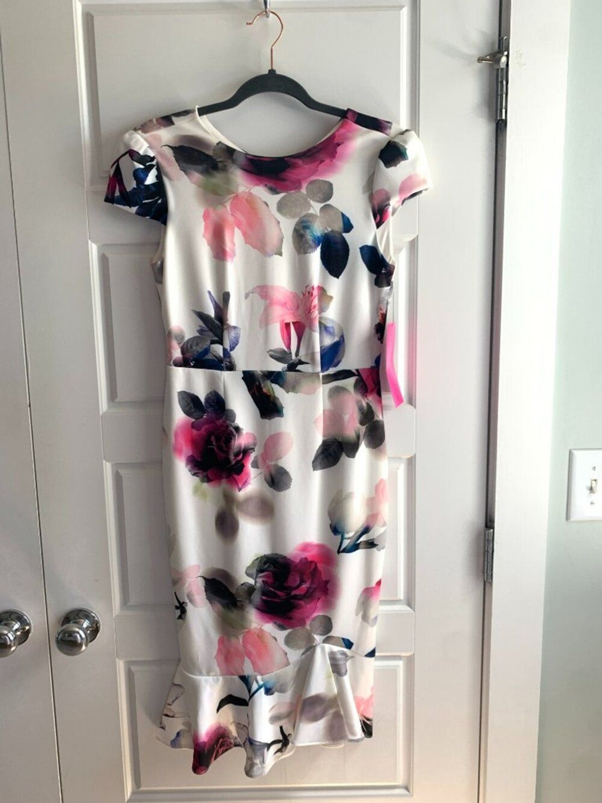 Betsey Johnson NWT Floral Scuba Sheath Dress Ruffle Hem White Pink Size 2