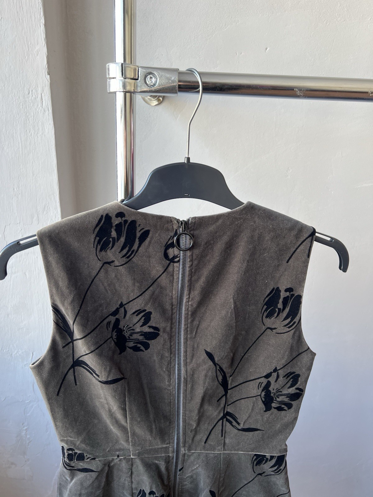 RARE SPORT MAX MARA CODE VELOUR FLOWERS ART SOLID WOMANS GRAY DRESS SIZE 8US