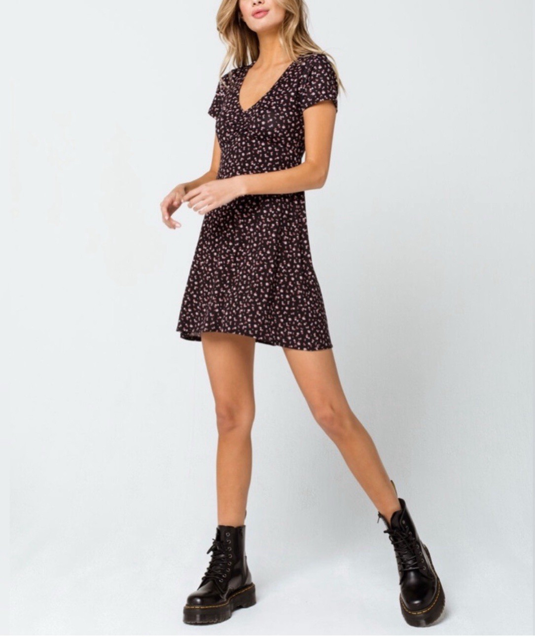 Sky and Sparrow XS Black Floral Mini Dress Short Sleeve V-Neck