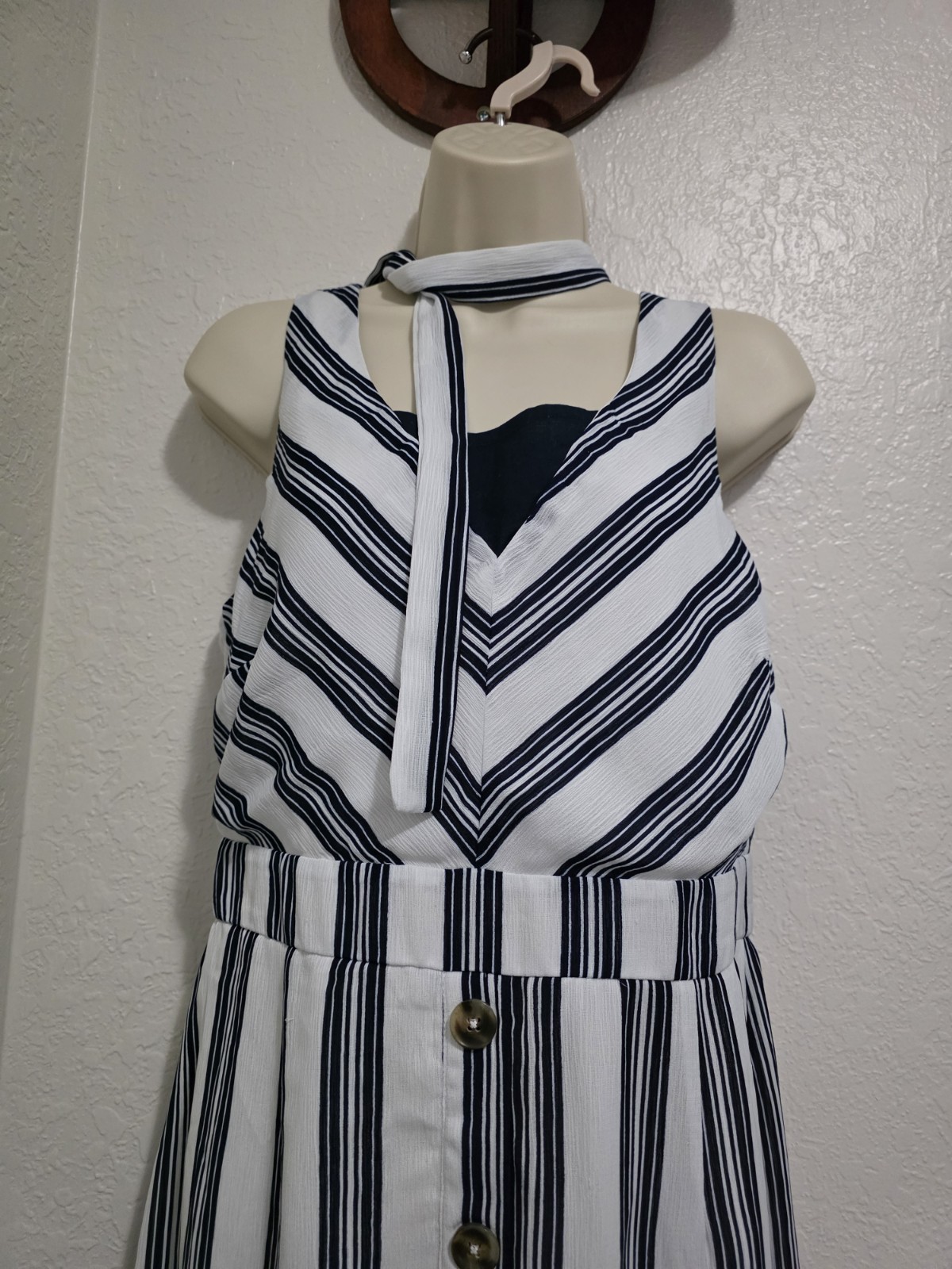 Crystal Sky White/Blue Striped V-Neck Sleeveless dress, size L