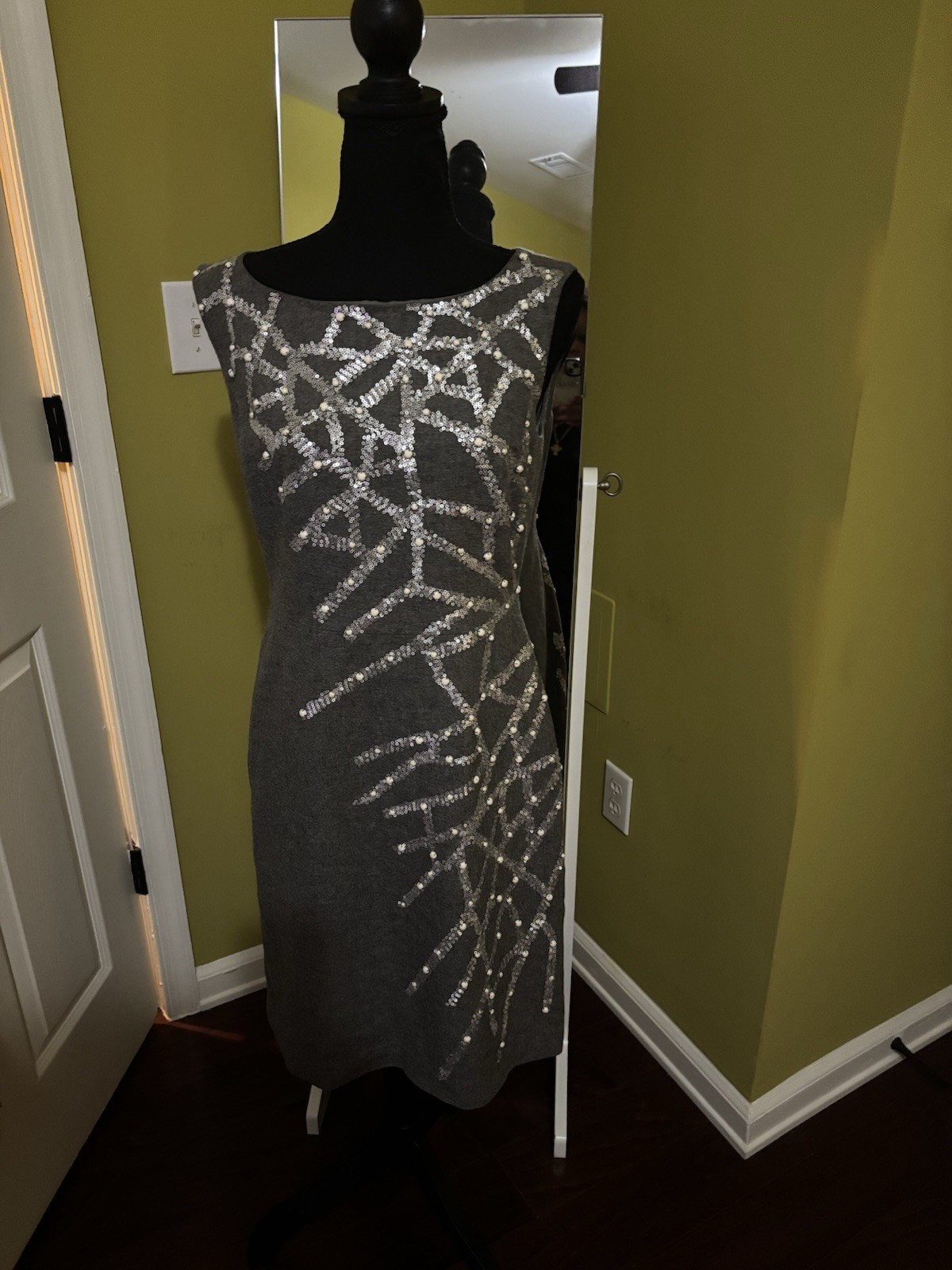 Beth Bowley dress Size 8 Gray with Silver Applique for any occasion