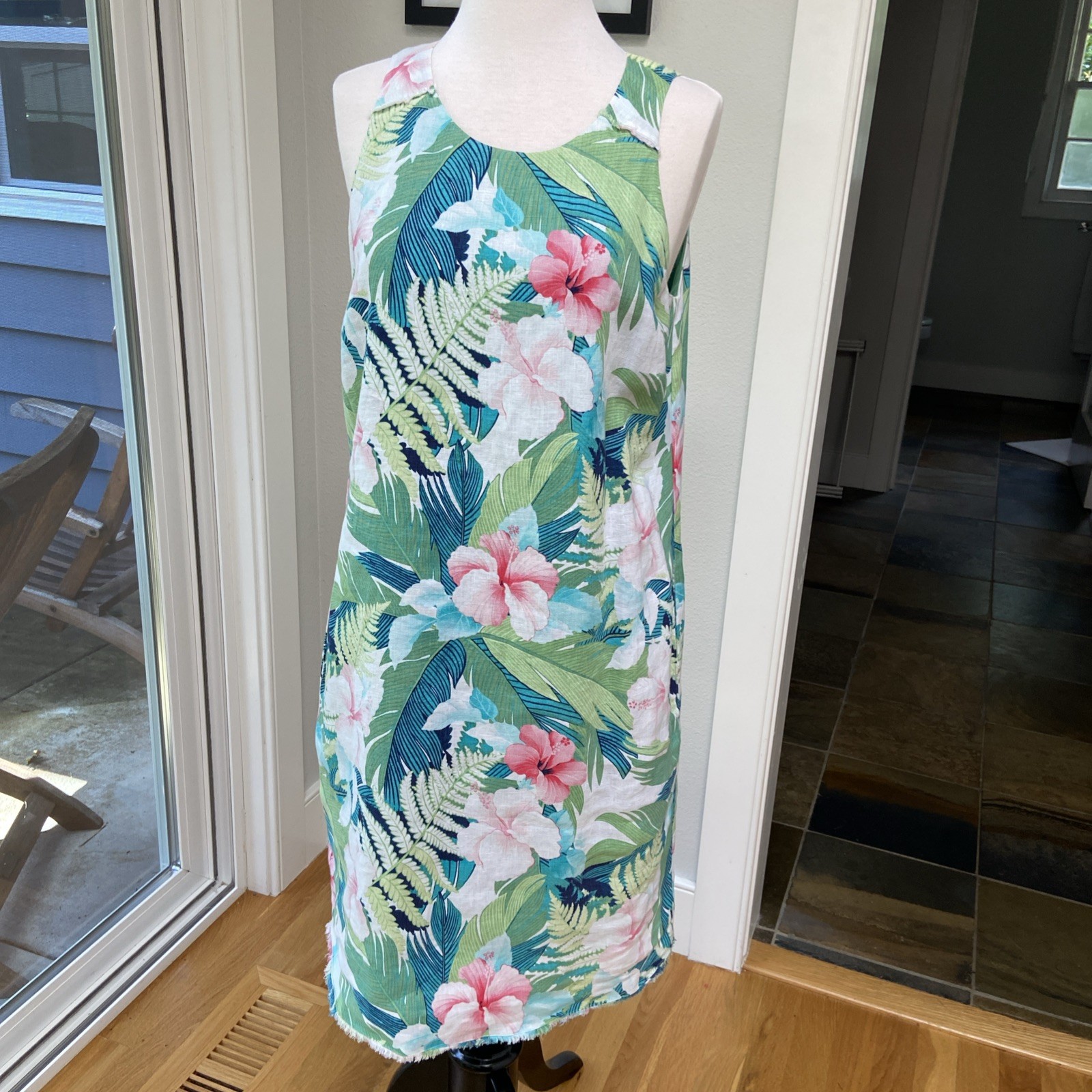 Beautiful Tommy Bahama “New” Linen Floral/Leaf Print Dress – Ladies S/P