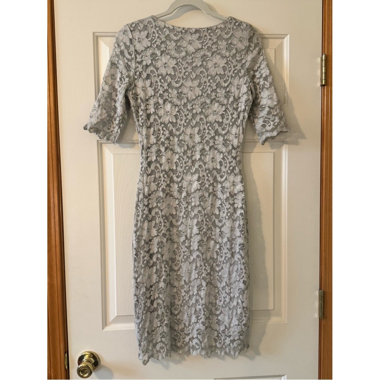 Belle Badgley Mischka size 6 lace bodycon midi dress
