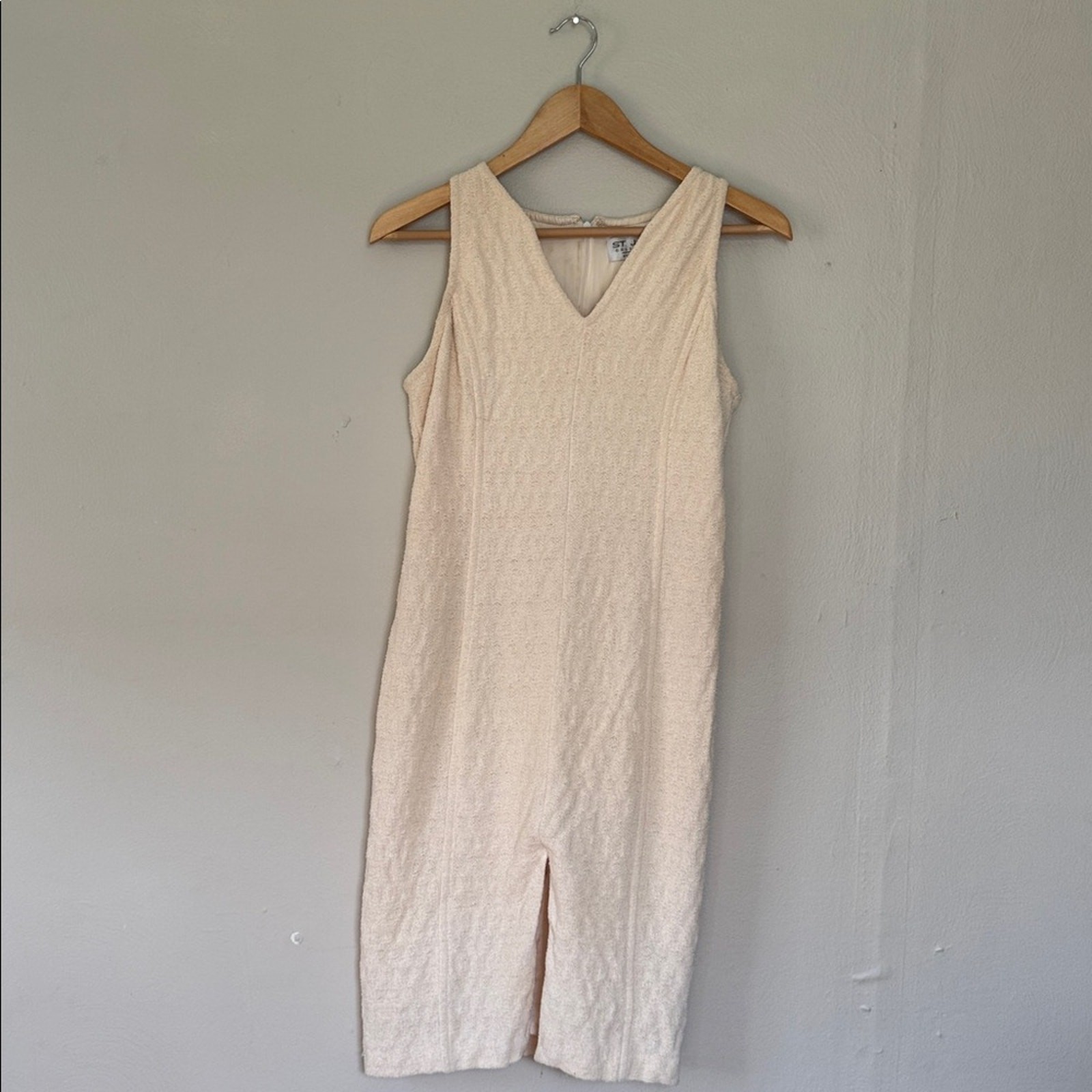 Vintage St John Marie Gray Textured Cream Sleeveless V-Neck sheath Dress 4