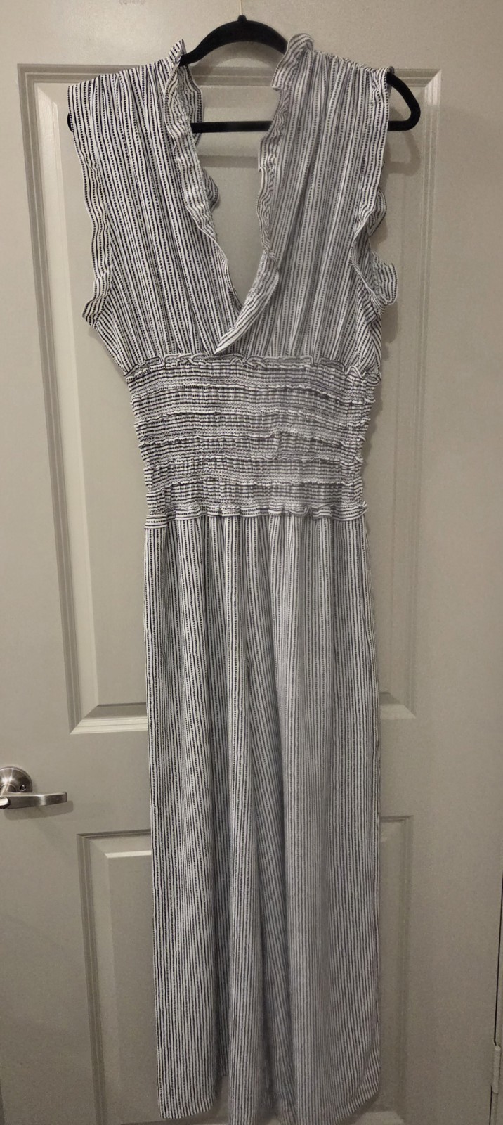 MAXSTUDIO Women’s XL White/Black Striped Smocked V-Neck Ruffle Jumpsuit