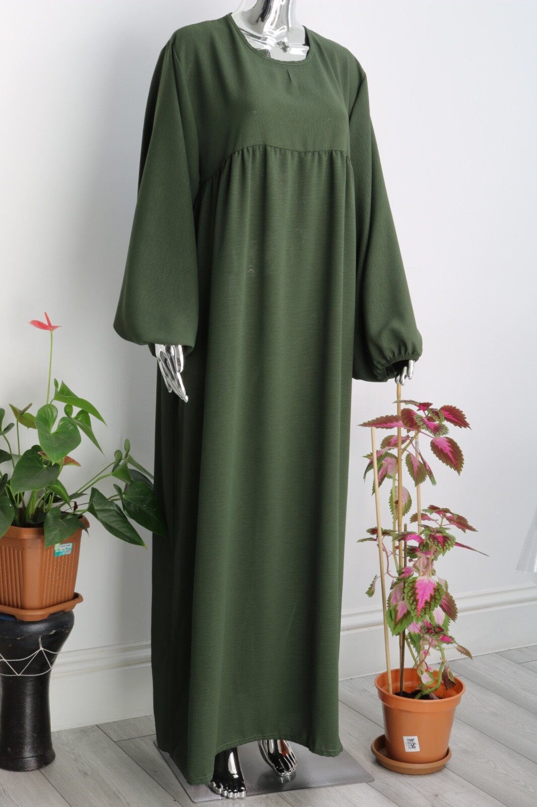 Modest Balloon Sleeve Abaya ,Classic Style and Crew Neck for All Seasons
