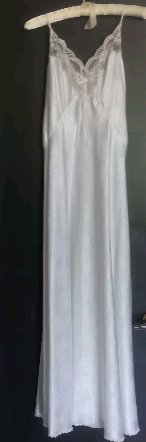 CHRISTIAN DIOR Vintage White floral lace sleepwear nightgown dress robe Petite