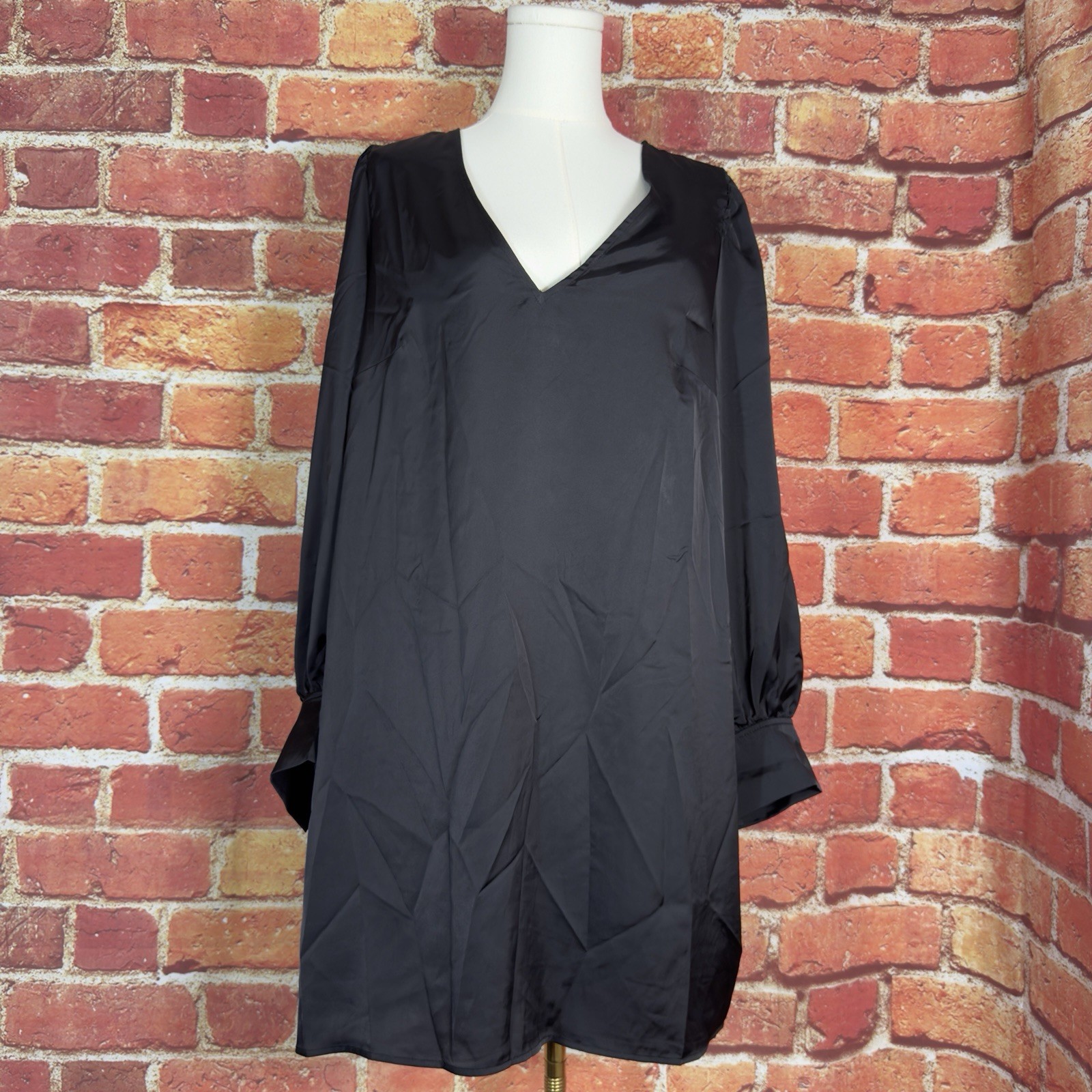 H & M Shirt Dress Women’s Size Large Black Tunic V Neck Above The Knee EUC Flowy