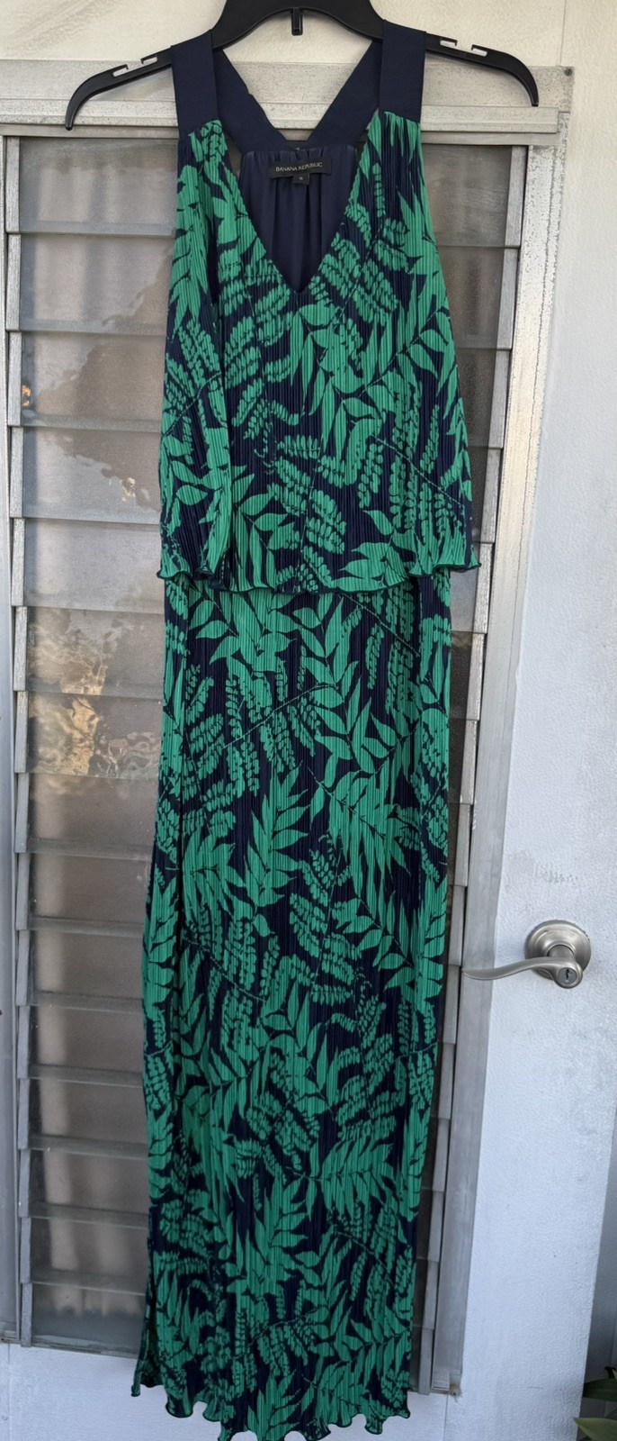 Banana Republic Fern Print Layered Pleated Maxi Dress Women’s Halter V-Neck – S
