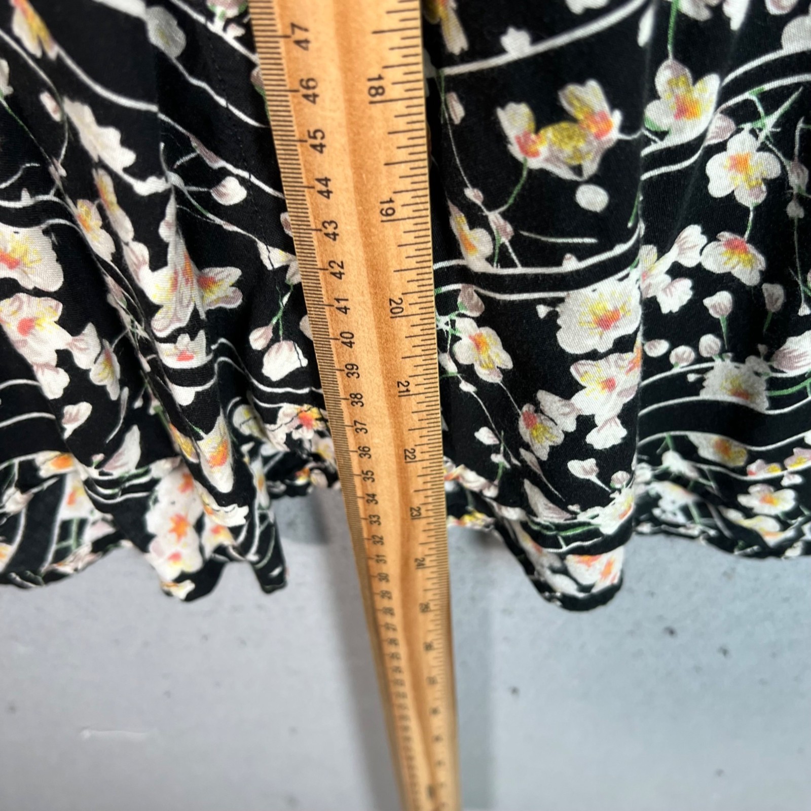 Motel Black Floral V-Neck Short Sleeve Mini Dress Large 100% Viscose