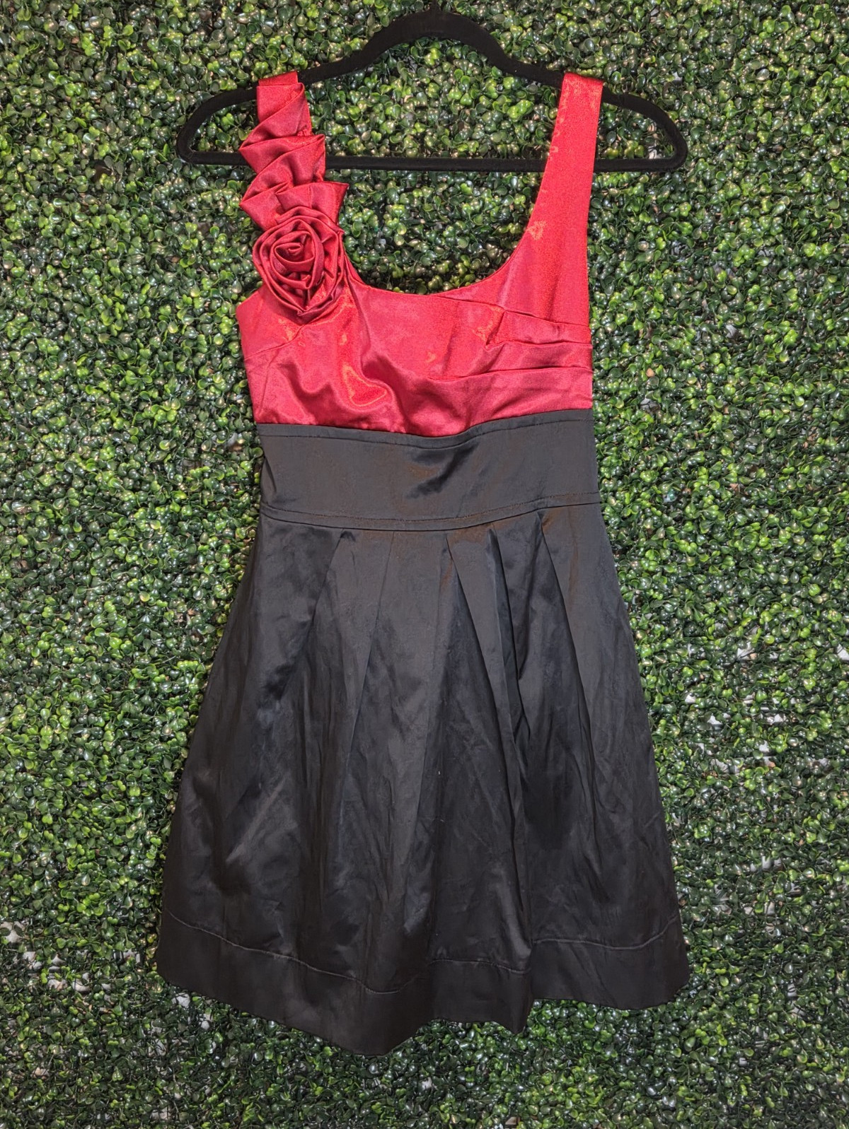 Teeze Me Juniors 7 Red Black Satin Fit & Flare Rosette Bow Dress Knee