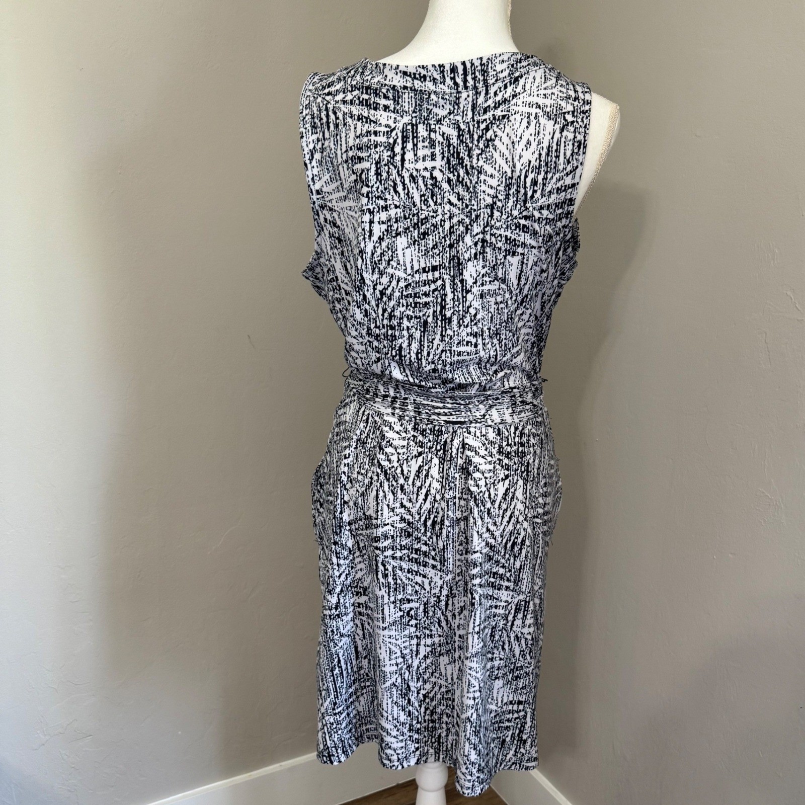 Reel Legends Keep-It-Cool Sleeveless Tie Waist Pocket Dress w pockets Large