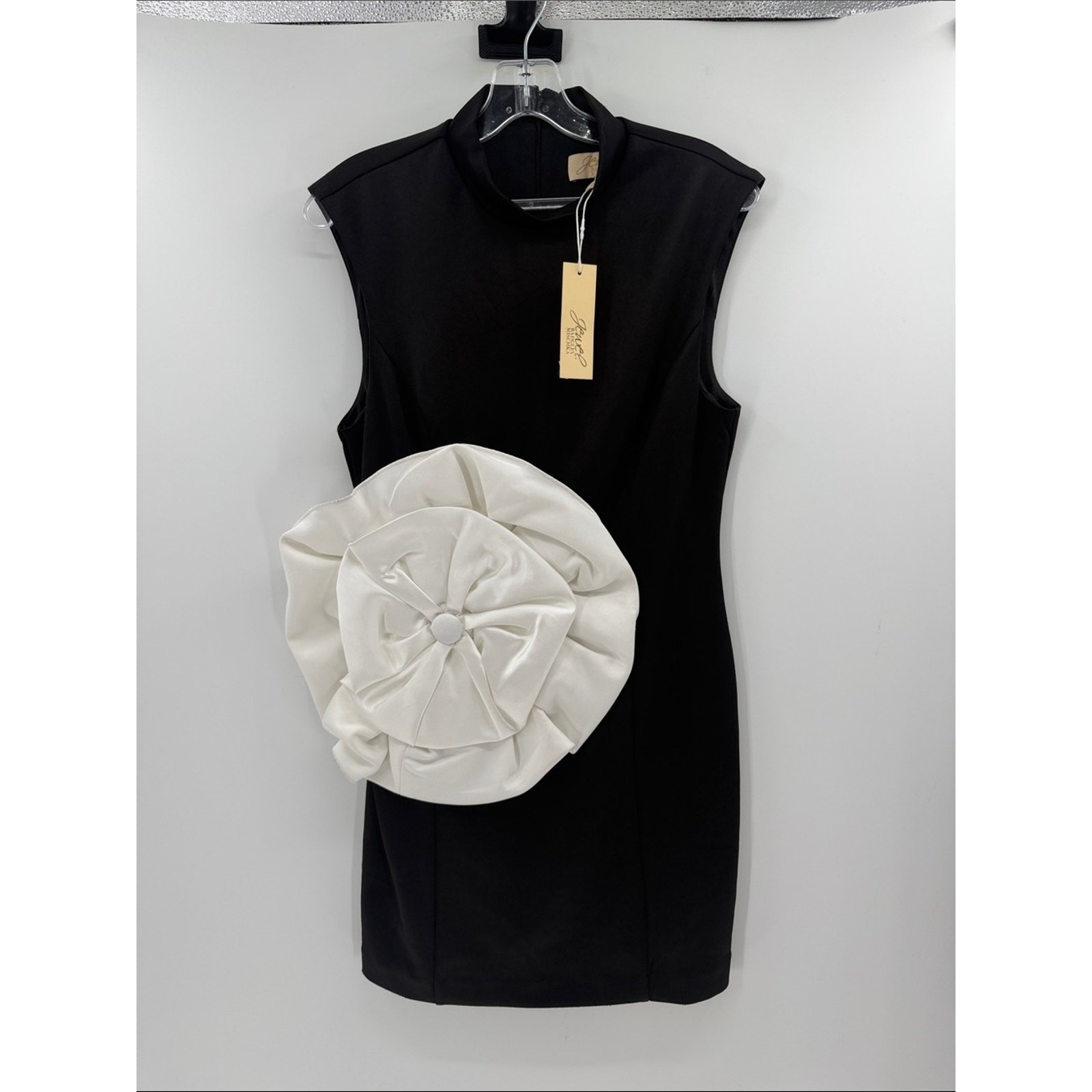 Jewel Badgley Mischka Floral Applique Sheath Dress – Black/Ivory – 6 – NWT