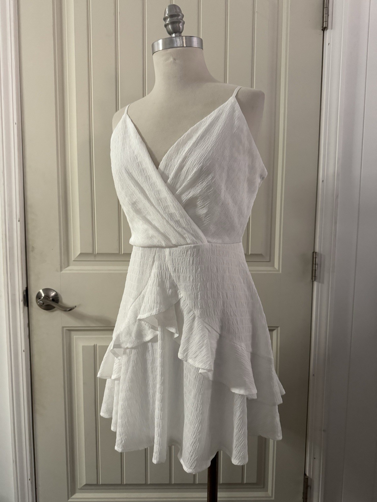 MI AMI for Francesca’s Size L White Lined Layered Dress Rear Zip Cross Front