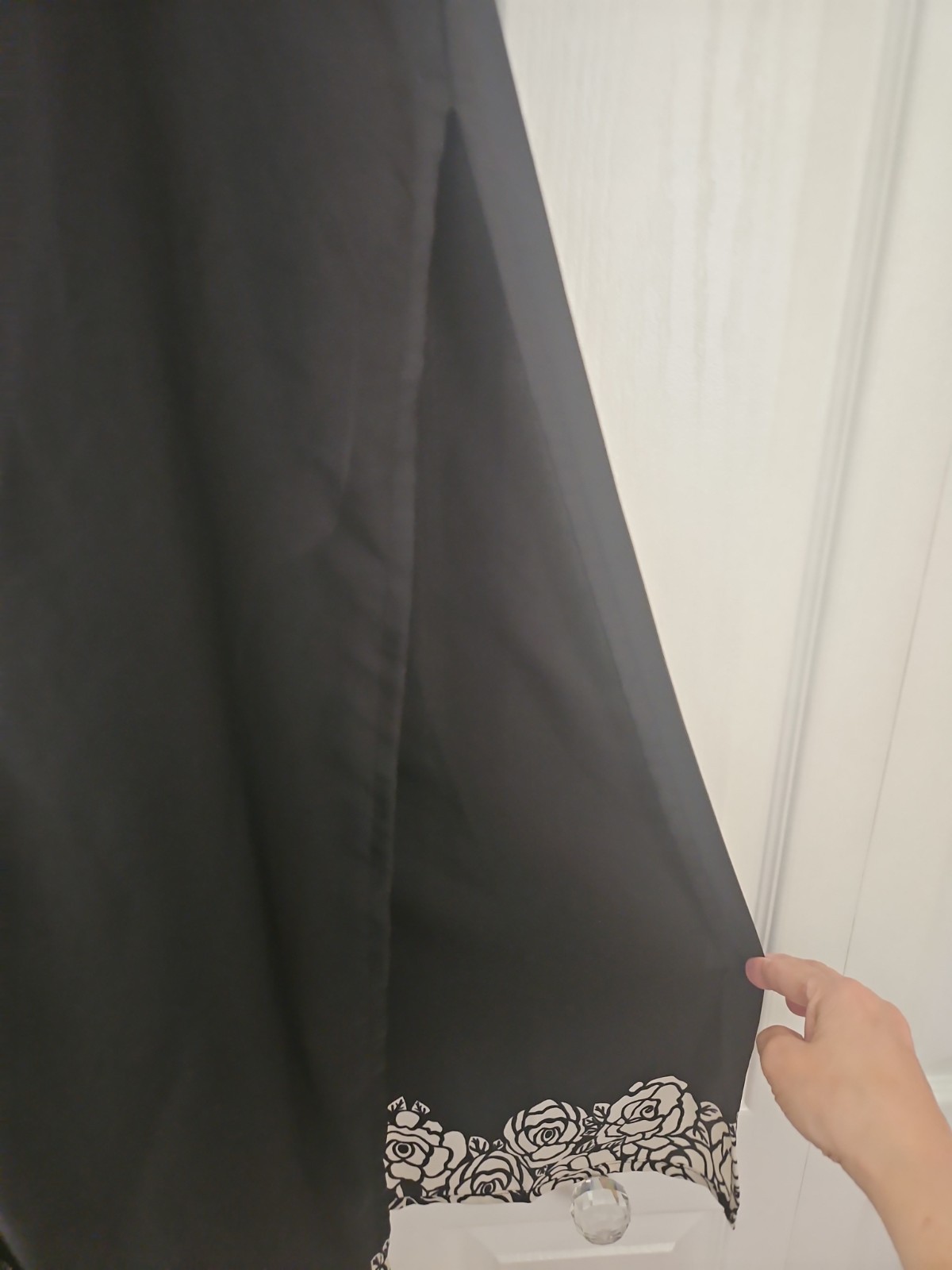 ELXSI Kurta Middle eastern Style Arabian Black White Flower Abaya Size Medium