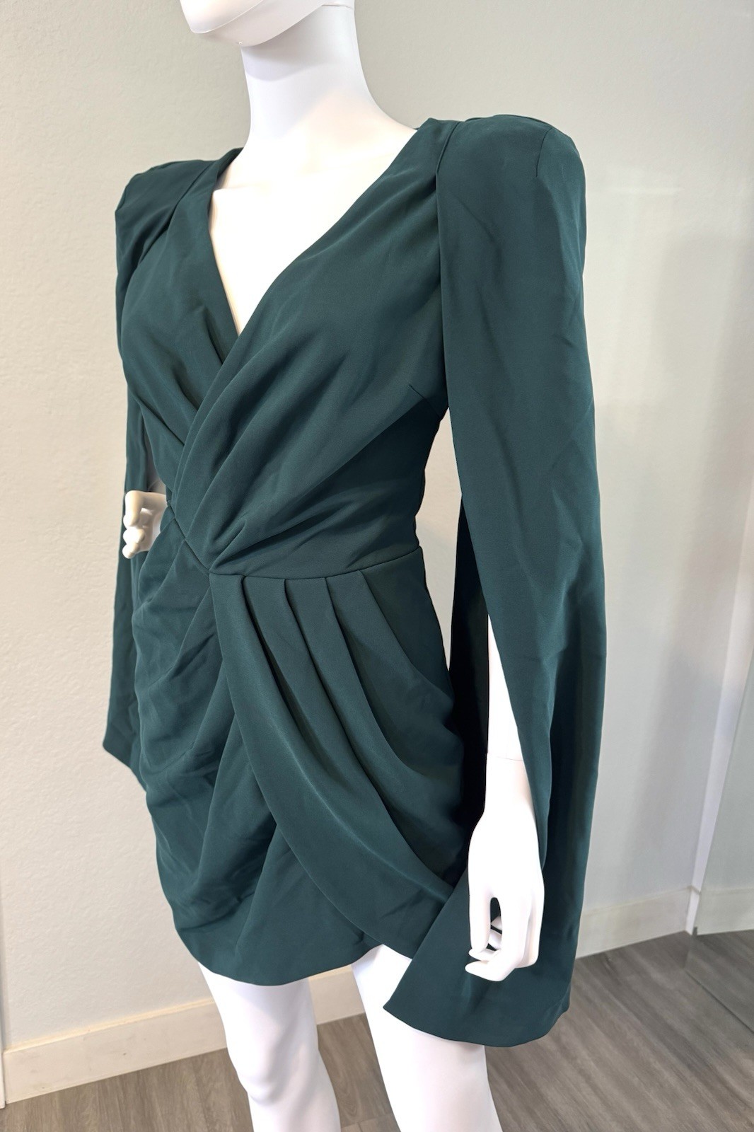 NWT Lavish Alice Emerald Green Half Cape Mini Dress Size 4 Wedding Guest Formal