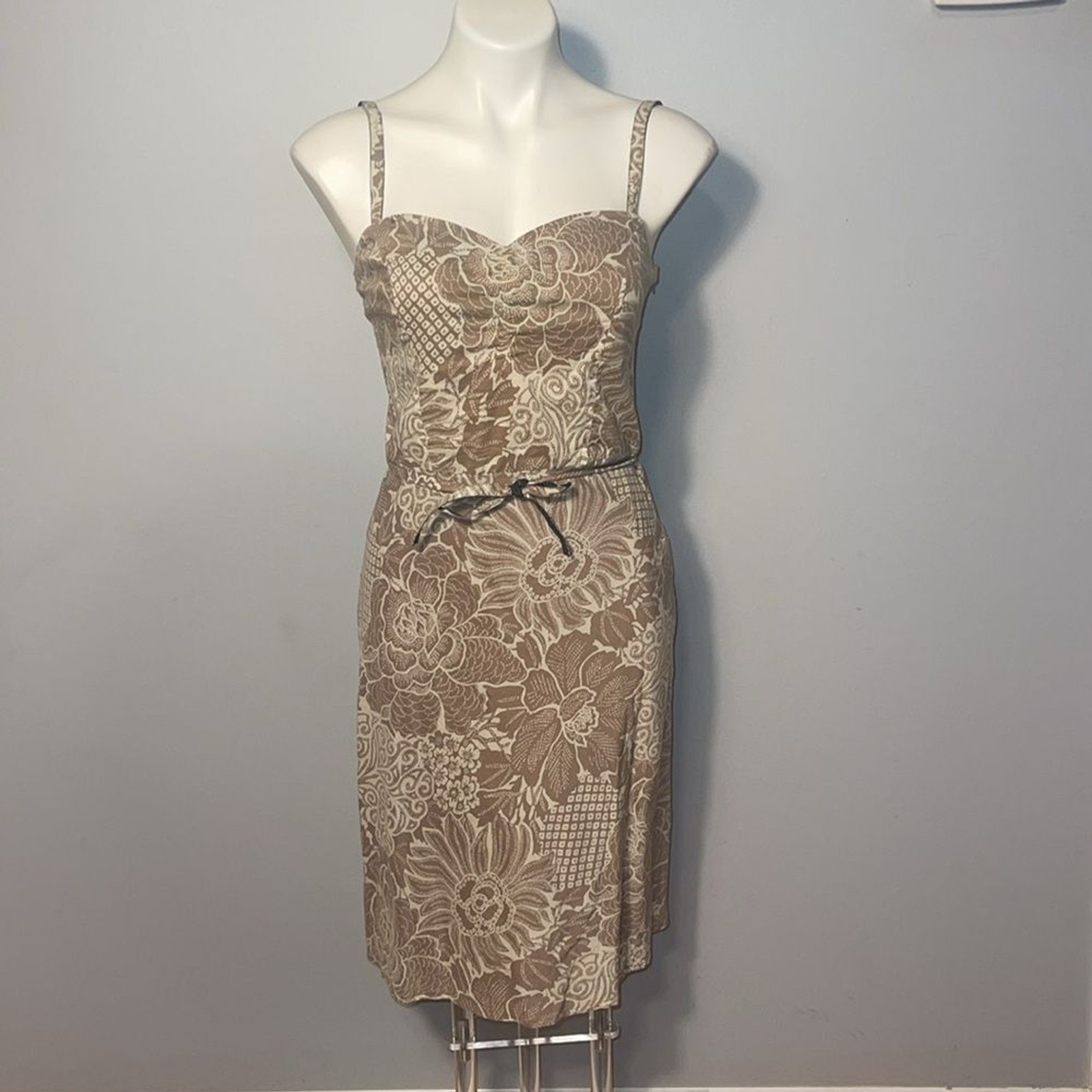 Free People ladies taupe and white 100% cotton floral dress. Medium.