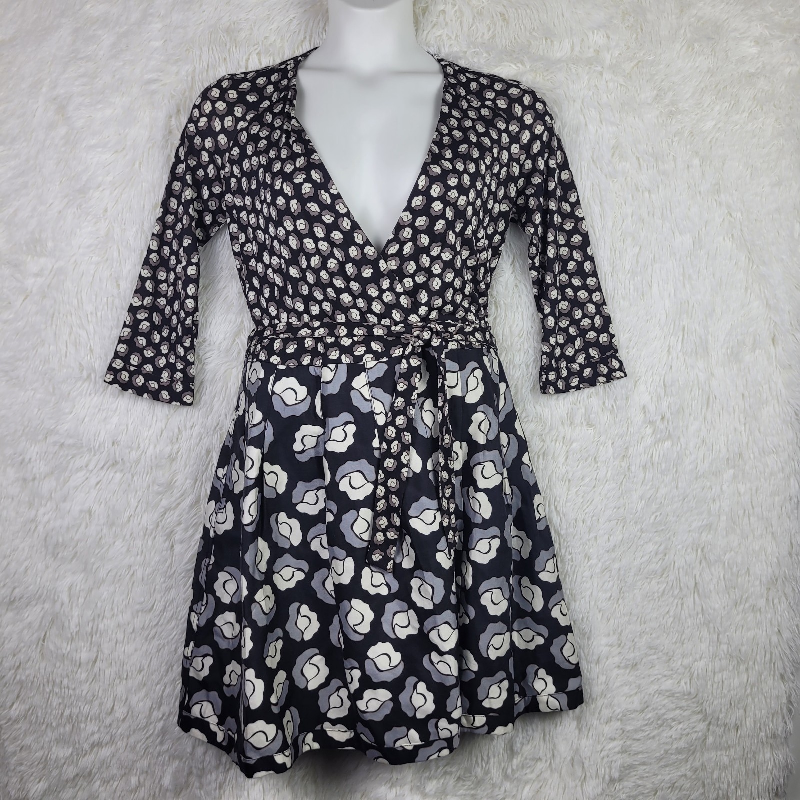 NWT DVF Sz 12 Ballet Rose Floral Silk Blend Knee Length Wrap Dress Classic