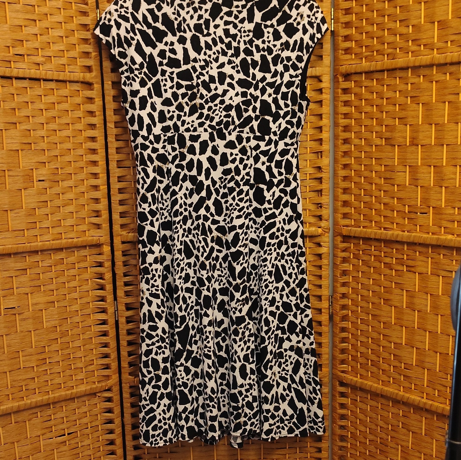 Black Label by Evan-Picone Women’s Black/White Animal Print V-Neck Dress Size 10