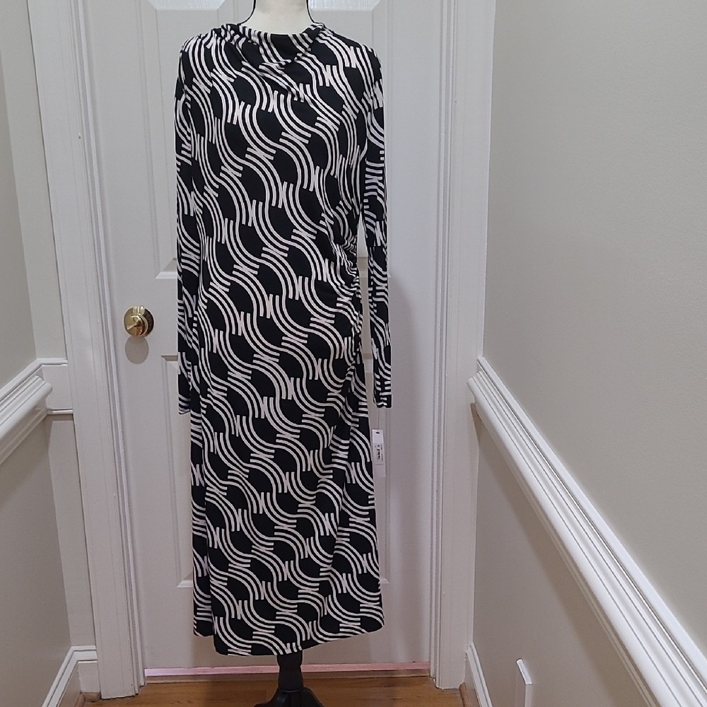 Maggy London Black and White Wave-Pattern Long Sleeve Maxi Dress