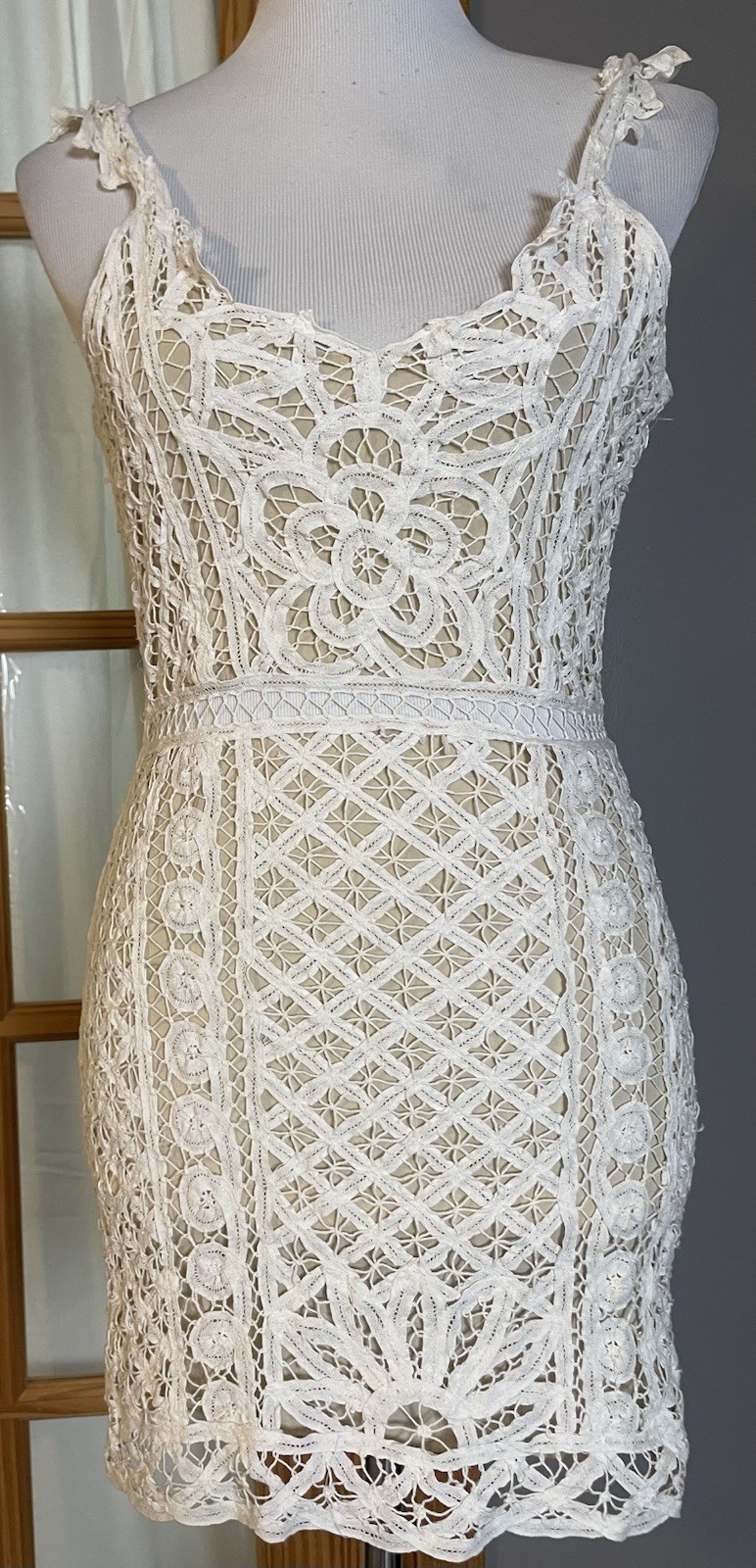 Tobi Floral Lace Mini Dress Women’s XS/S Bodycon Backless White Clubwear Sexy
