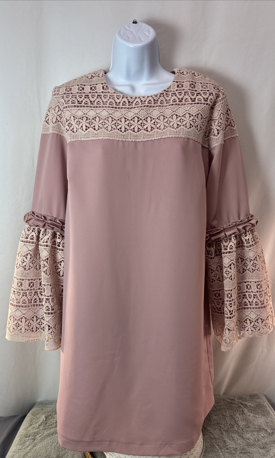 Anna Hhariri Dusty Rose Pink Lace Bell Sleeve Modest Shift Dress Women’s Size 12