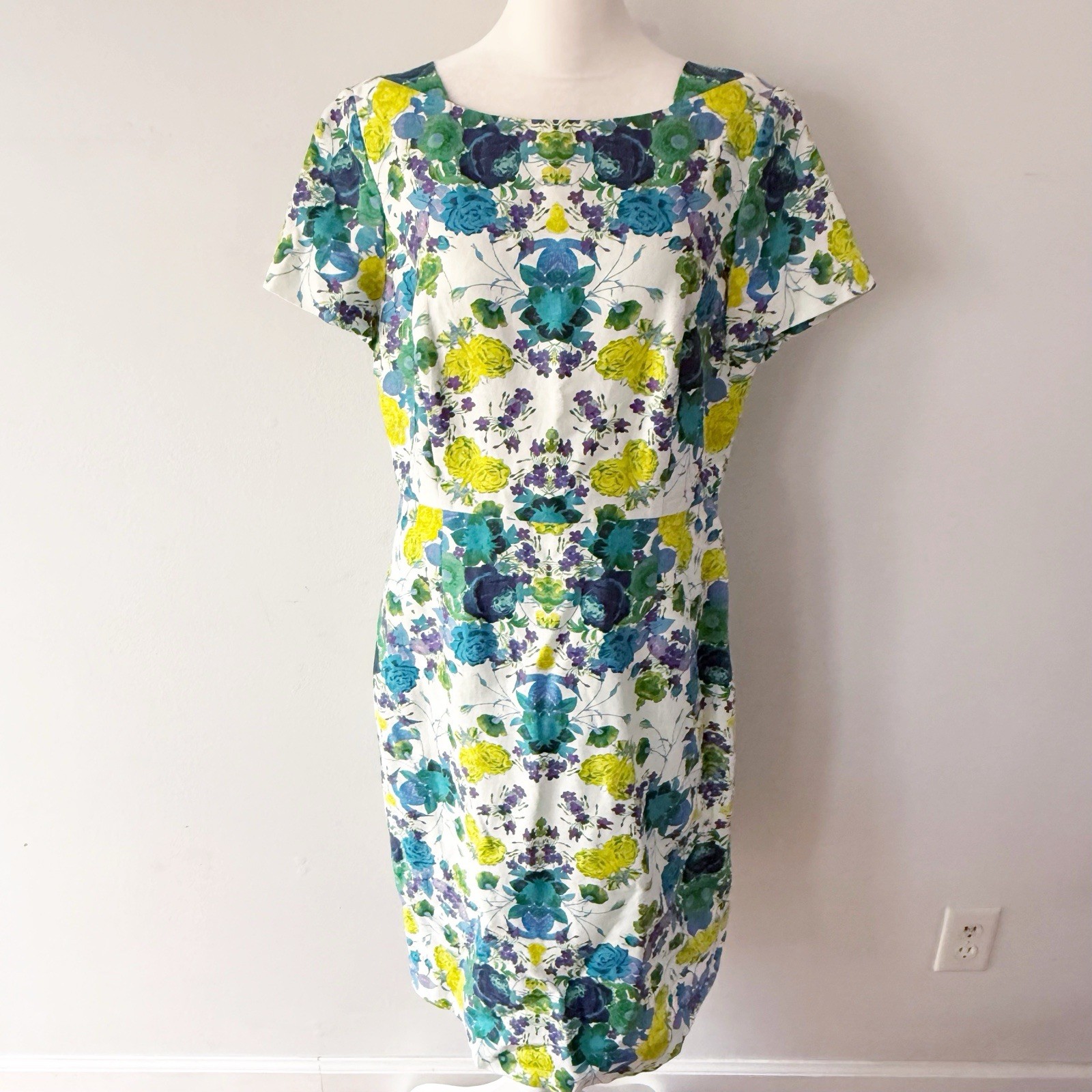 Talbots Women Bright Floral Sheath Dress Size 10 Office Career Casual Garden
