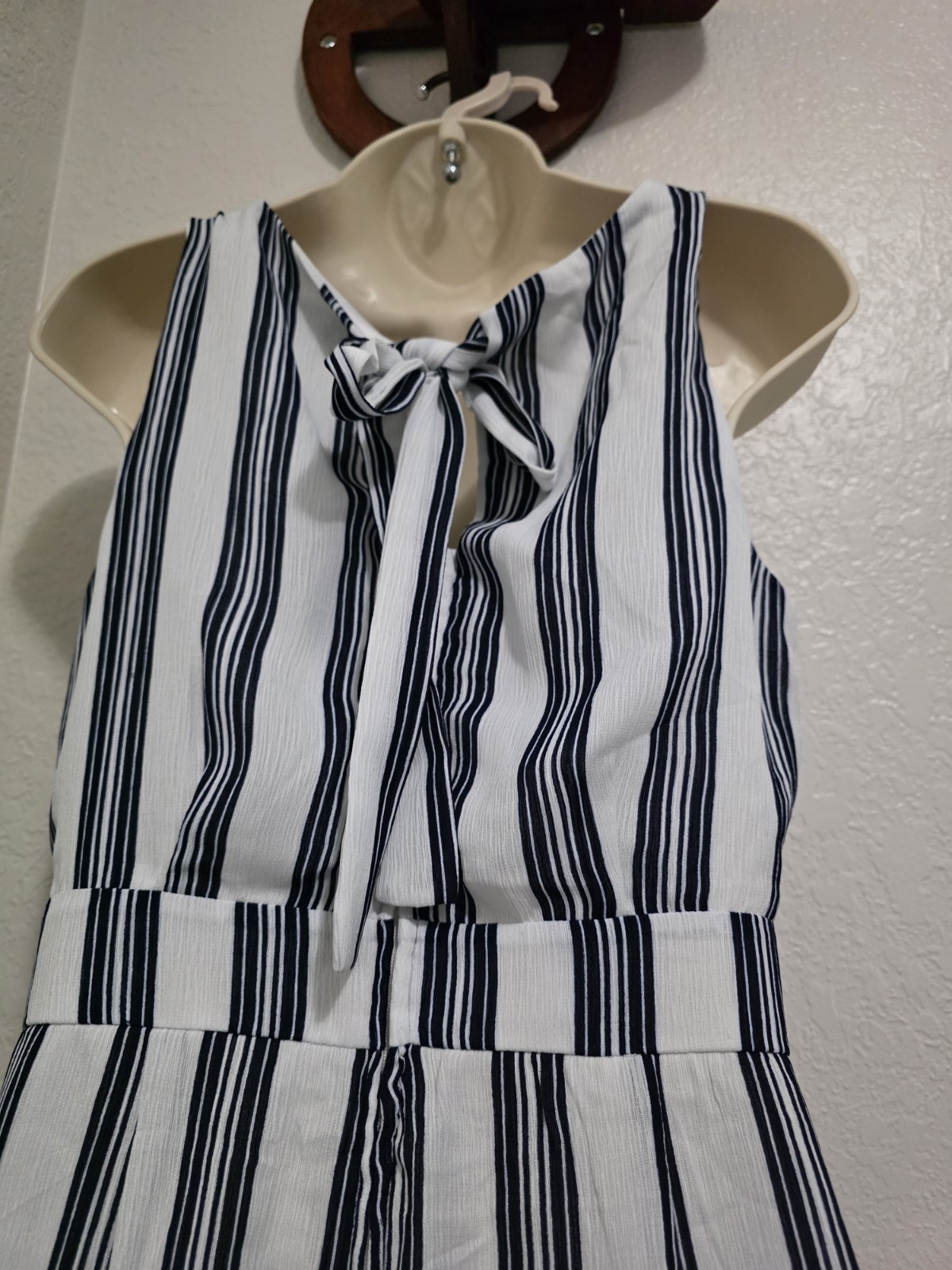 Crystal Sky White/Blue Striped V-Neck Sleeveless dress, size L