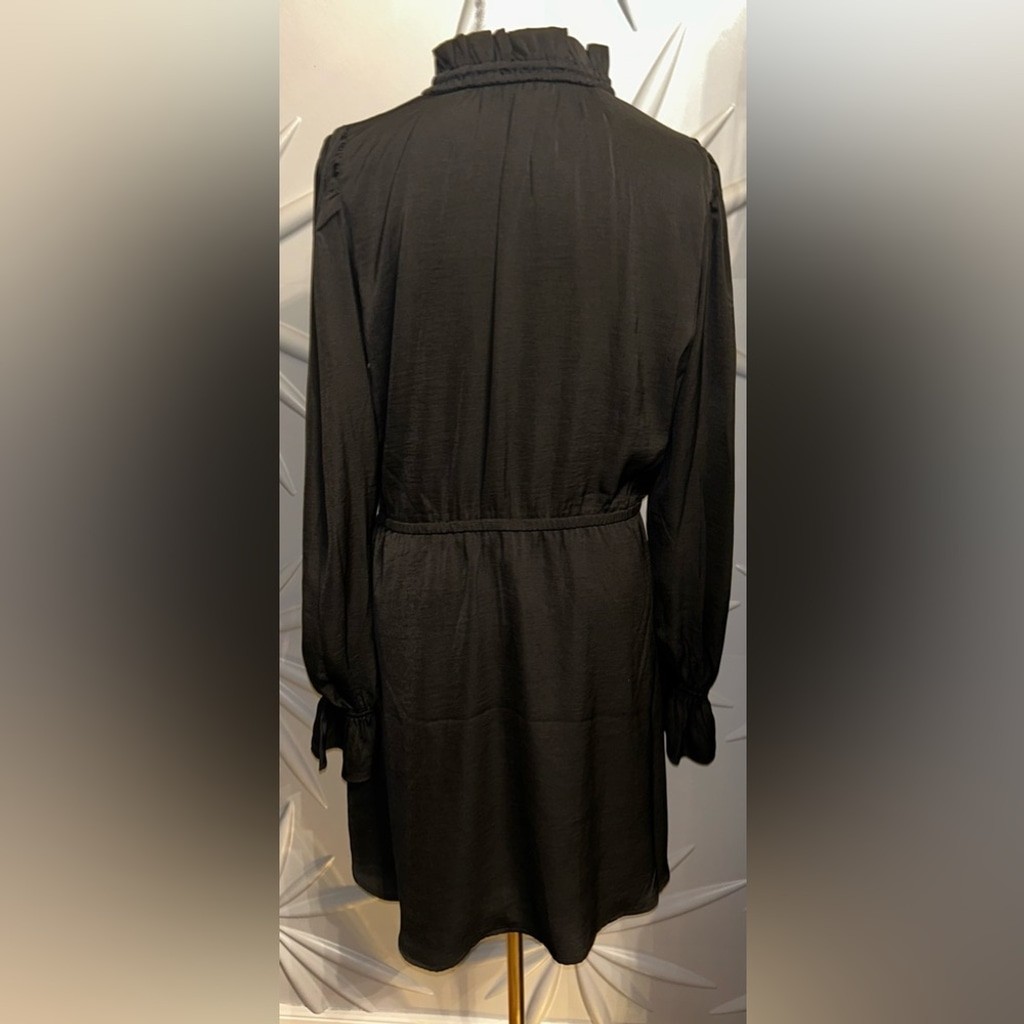NWT Banana Republic SZ M Black faux wrap dress w/ruffled neckline/bust 32”-38”