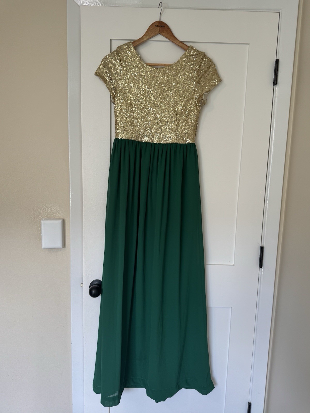 Red Clover Gold Green Sequin Chiffon Maxi Dress Scoop Neck Short Sleeve Size S