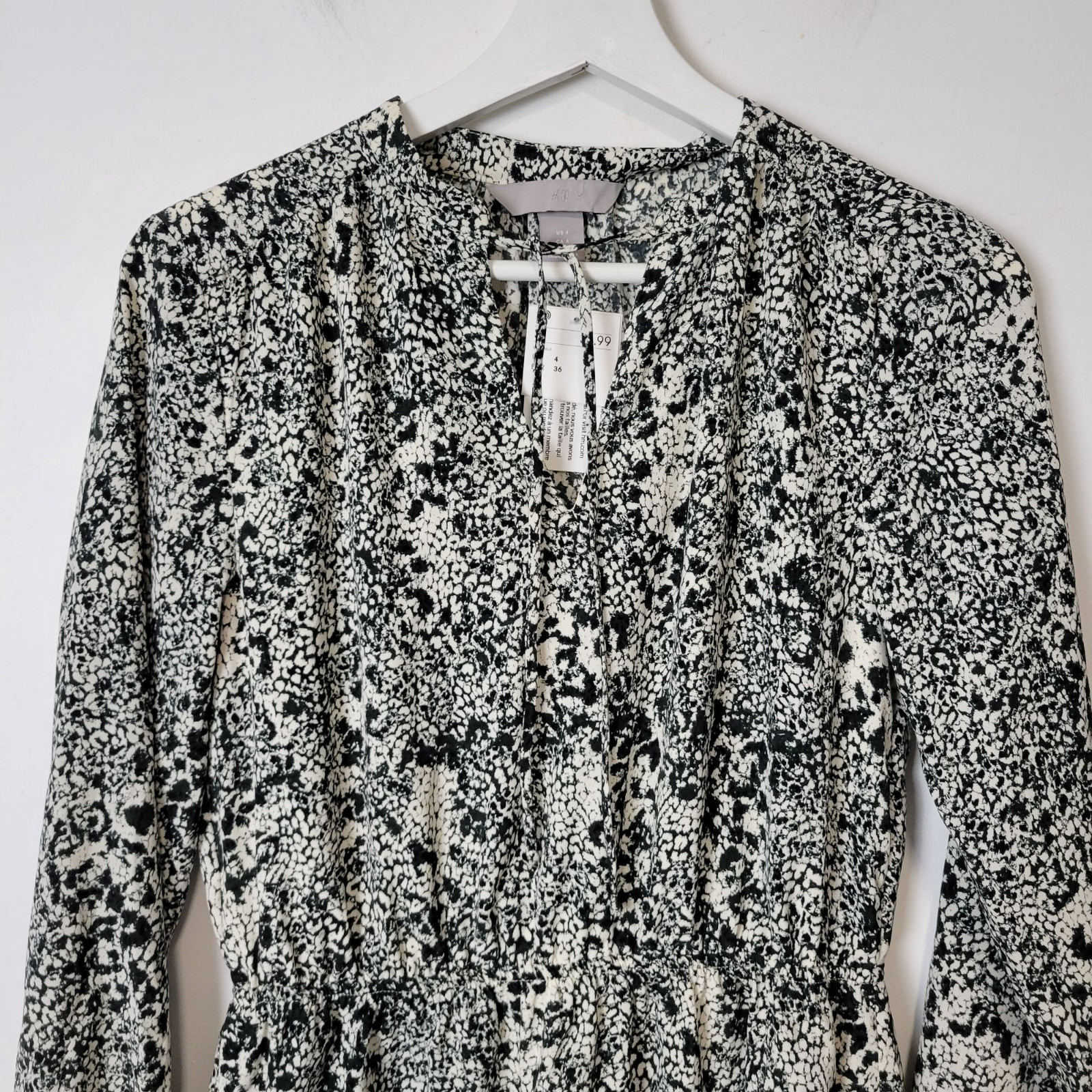 NEW H&M Snakeskin Patterned V-Neck Long Sleeve Dress Size 4