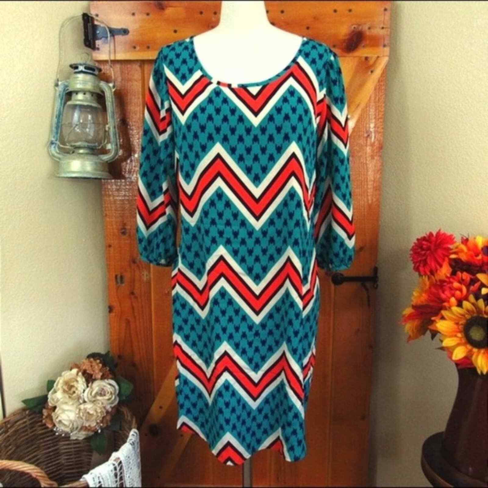 PEACH LOVE CREAM Colorful Mini Tunic Dress Charlie Brown Zig Zag Print Medium