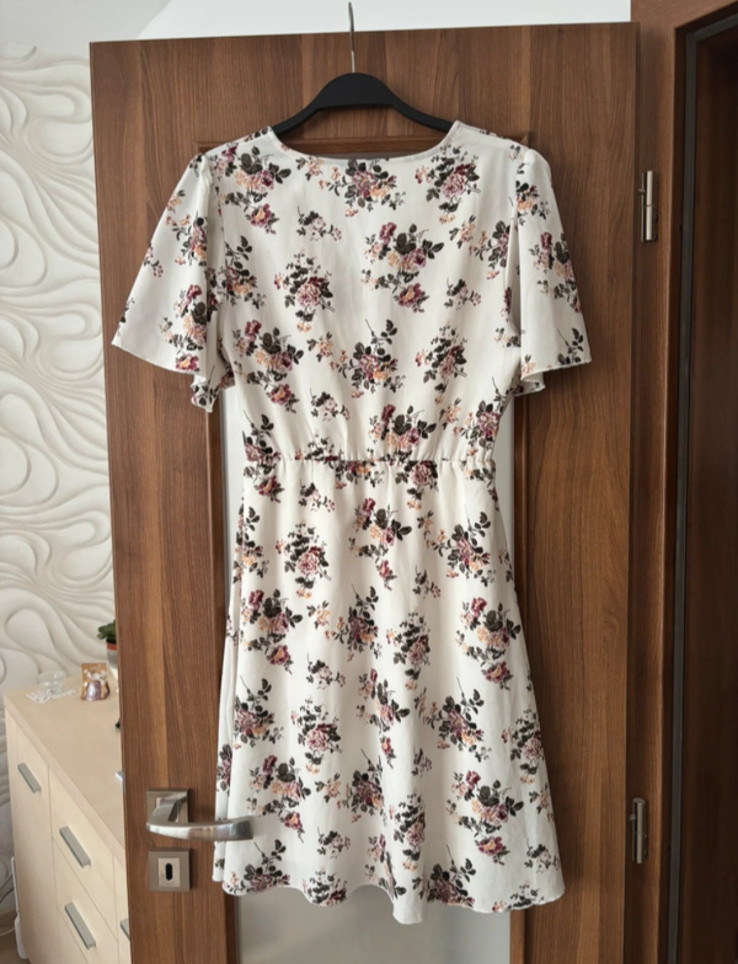 Floral A-Line Mini Dress Short Sleeve Cream White Size S Summer Casual V-Neck