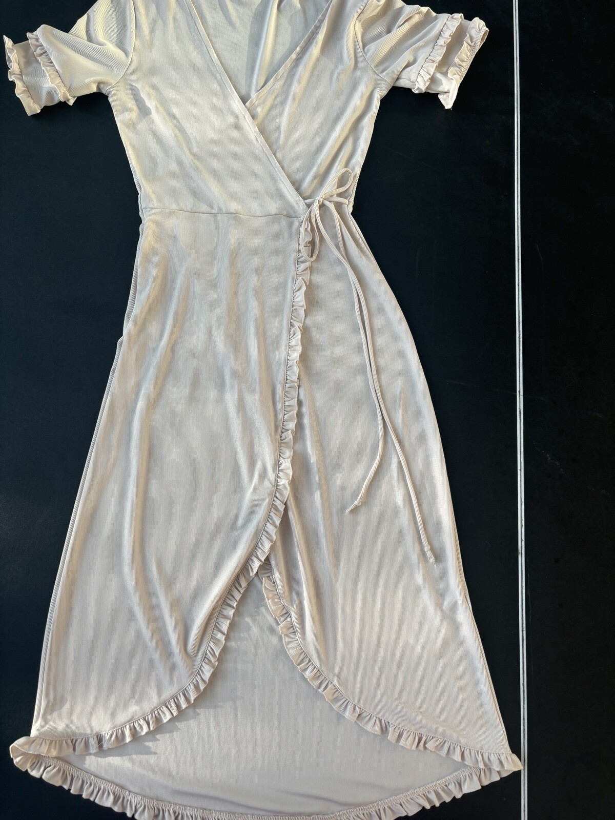 Topshop Waist Tie Belt V-Neck Ruffle Trim Short Sleeves Wrap Dress Cream US 2